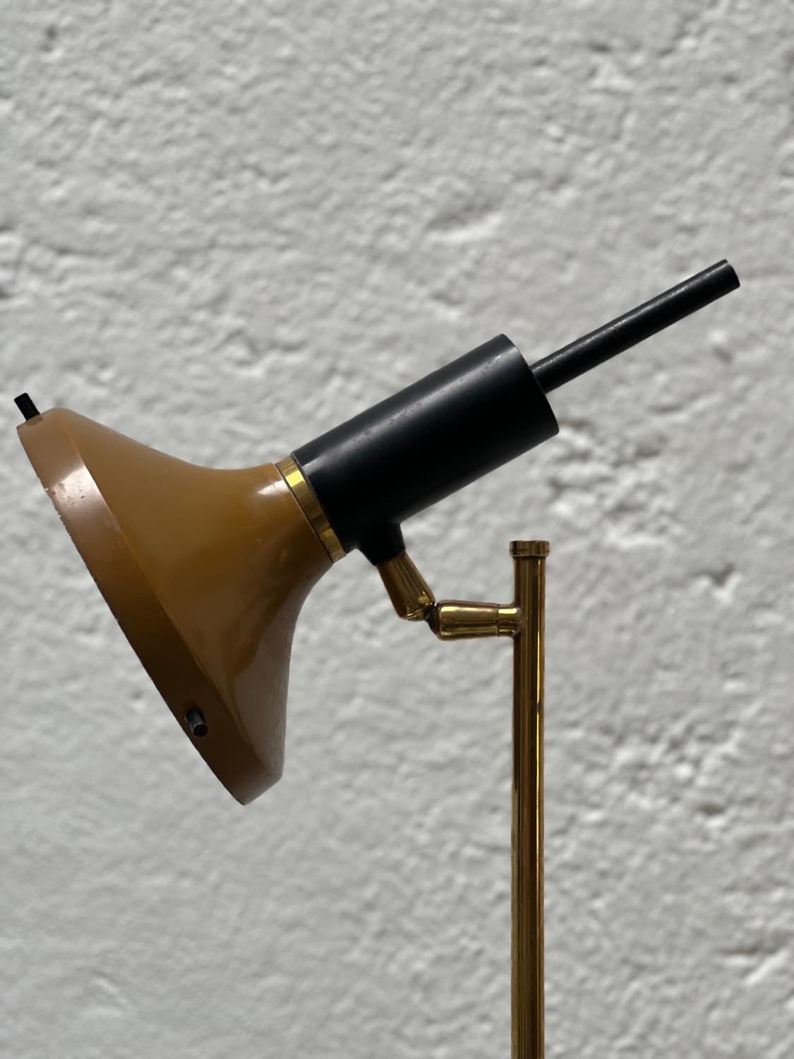 Mid-Century Modern Mod. 553 Table Lamp by Oscar Torlasco for Lumi, Collectible Italian Design For Sale