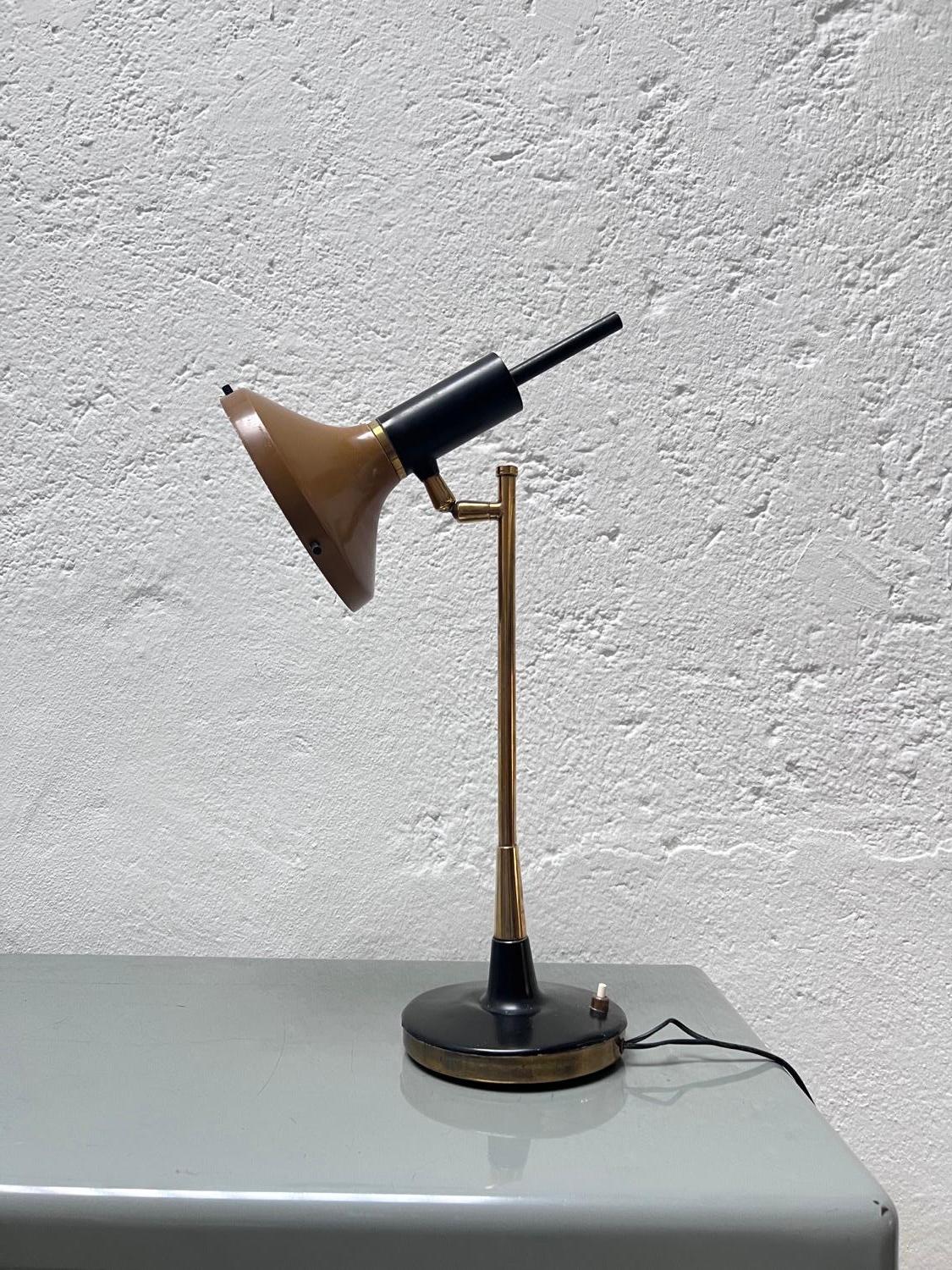 Mod. 553 Table Lamp by Oscar Torlasco for Lumi, Collectible Italian Design In Good Condition For Sale In Milano, IT
