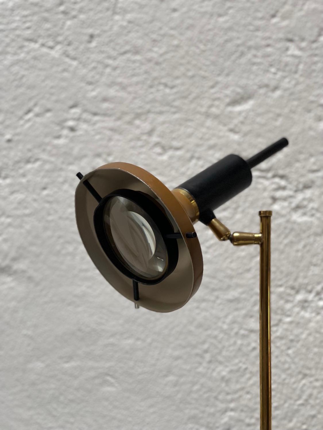 Mod. 553 Table Lamp by Oscar Torlasco for Lumi, Collectible Italian Design For Sale 3