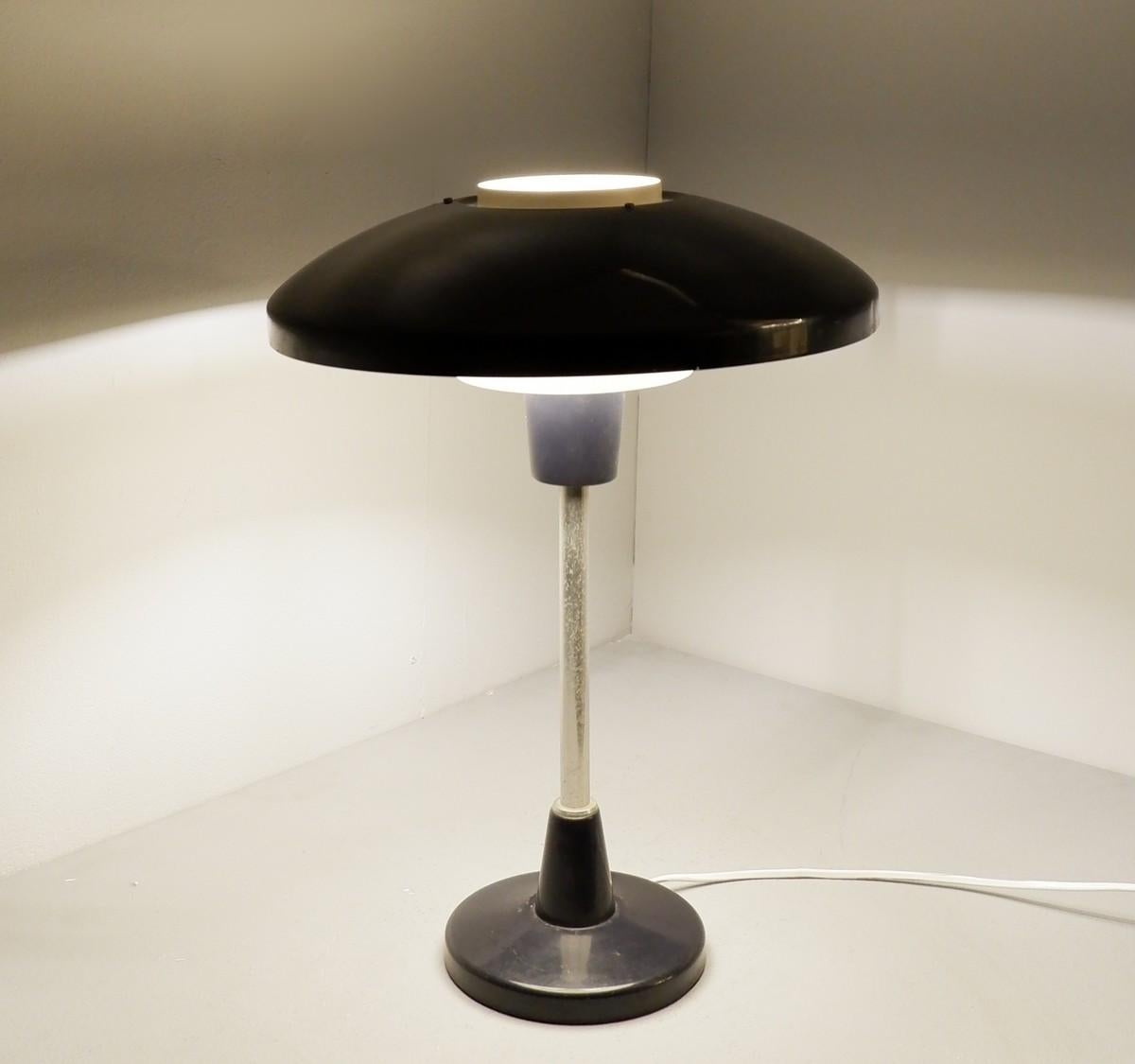 Mid-Century Modern Mod. 8022 Table Lamp from Stilnovo, 1960s For Sale
