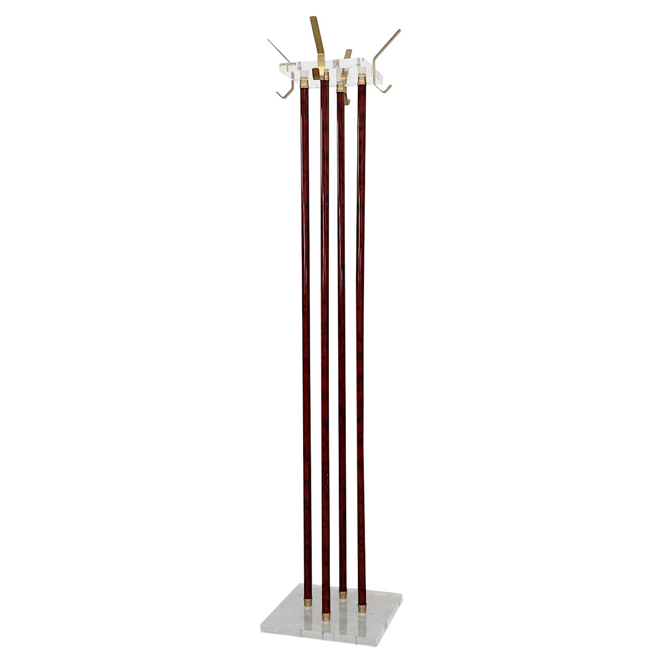 MOD Aldo Tura si ispira all'albero degli abiti in plexi e ottone italiano
