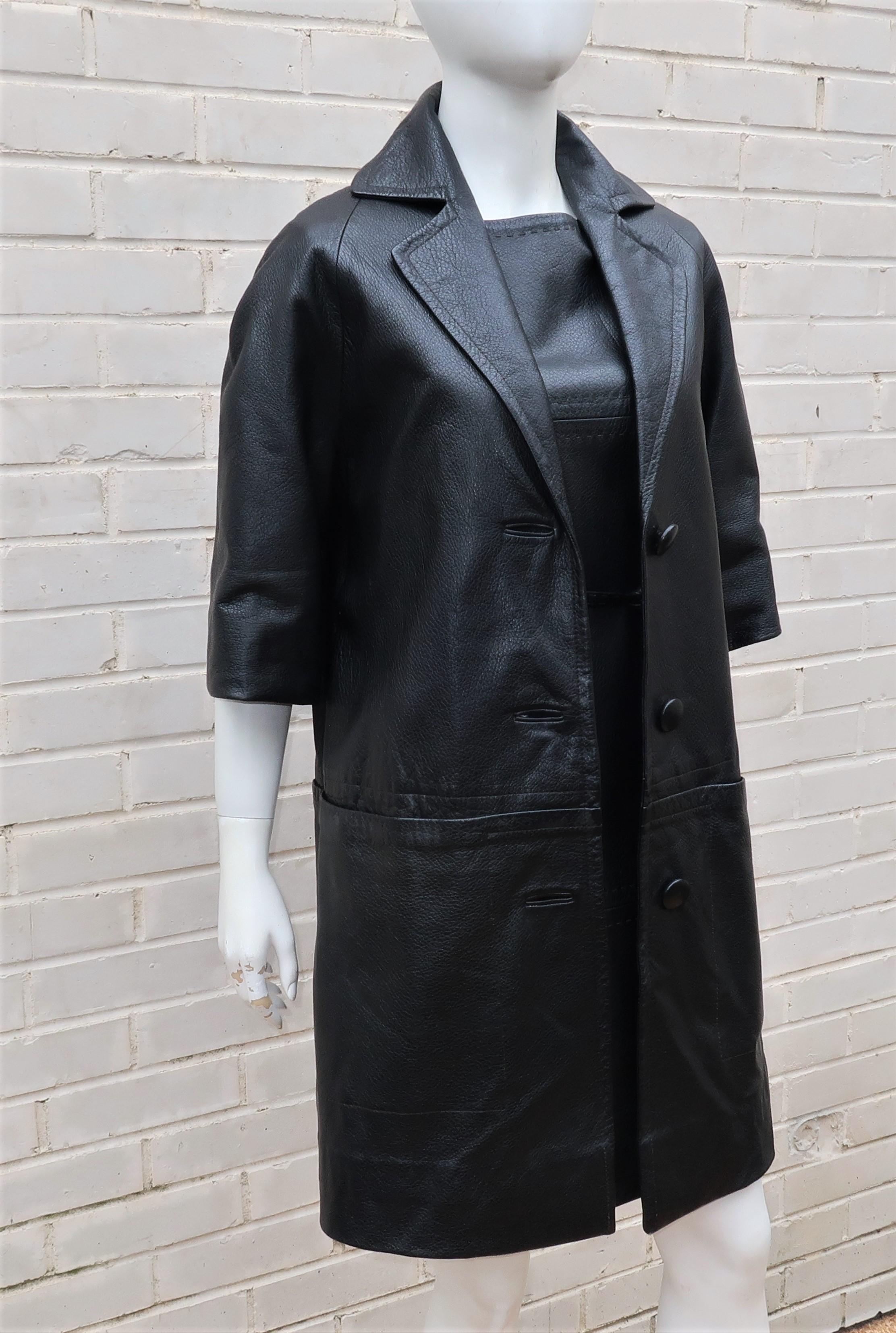 A great mix of mod 1960's style with high quality Mexican leather from Real Sport in a jumper dress and coordinating jacket/coat with 3/4 sleeves.  The jumper dress zips at the side with detailed top stitching.  The jacket with 3/4 modified bell