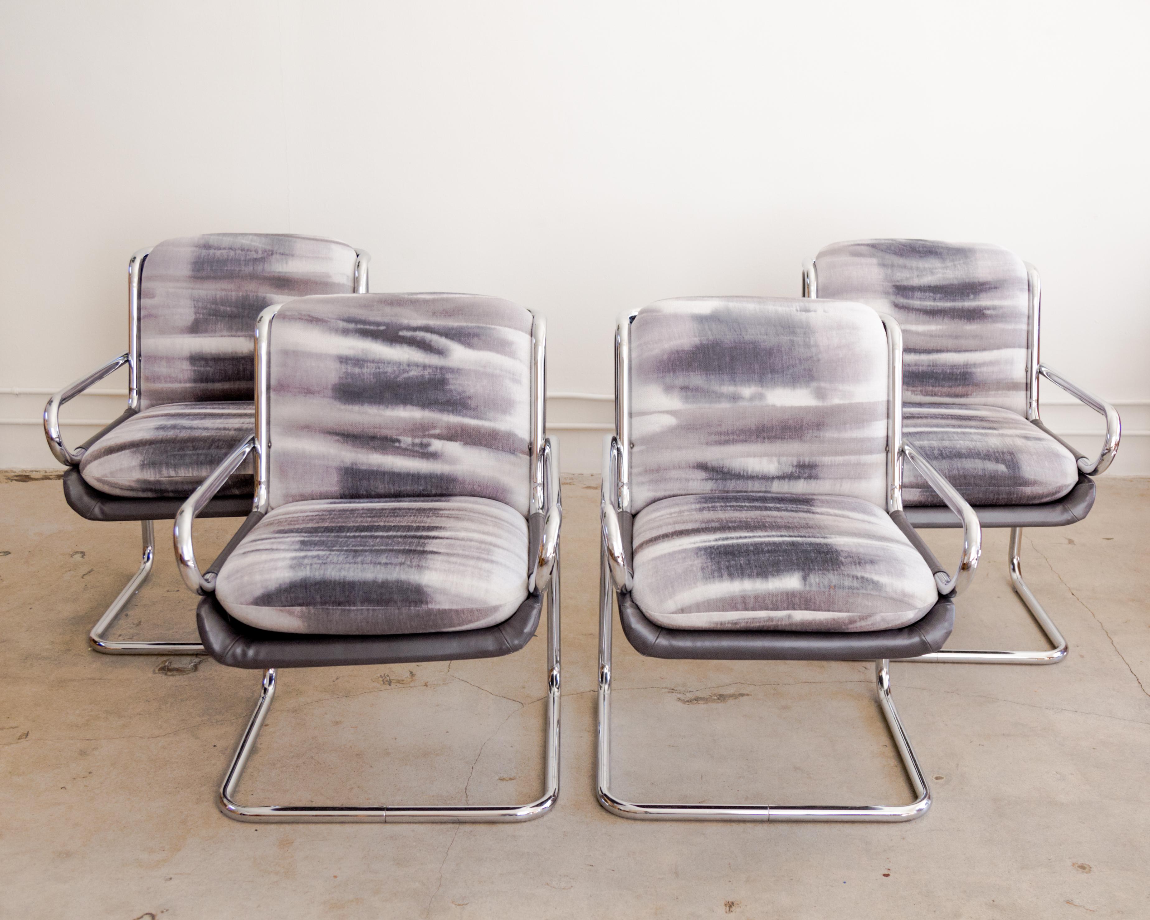 Moderne Mod Cantilevered Dining Armchairs en vente