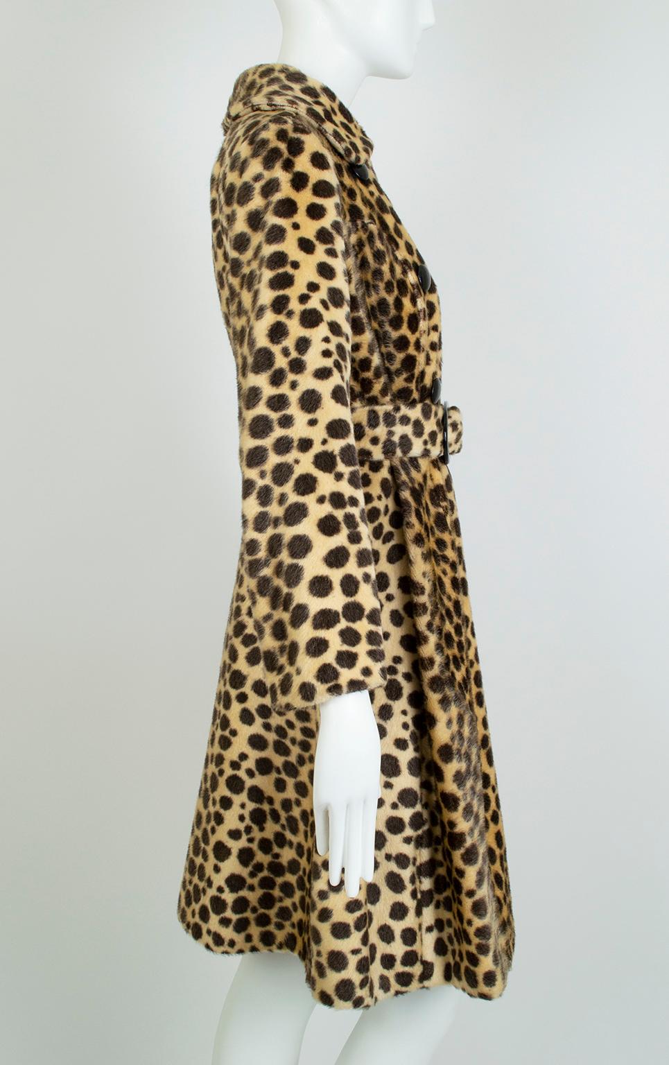 Mod Faux Leopard Double-Breasted Princess Coat with Oversize Buckle – XS, 1950s In Good Condition In Tucson, AZ