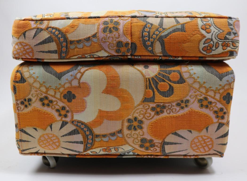 Mod Floral Print Ottoman Fabric Attributed to Jack Lenor Larsen 5