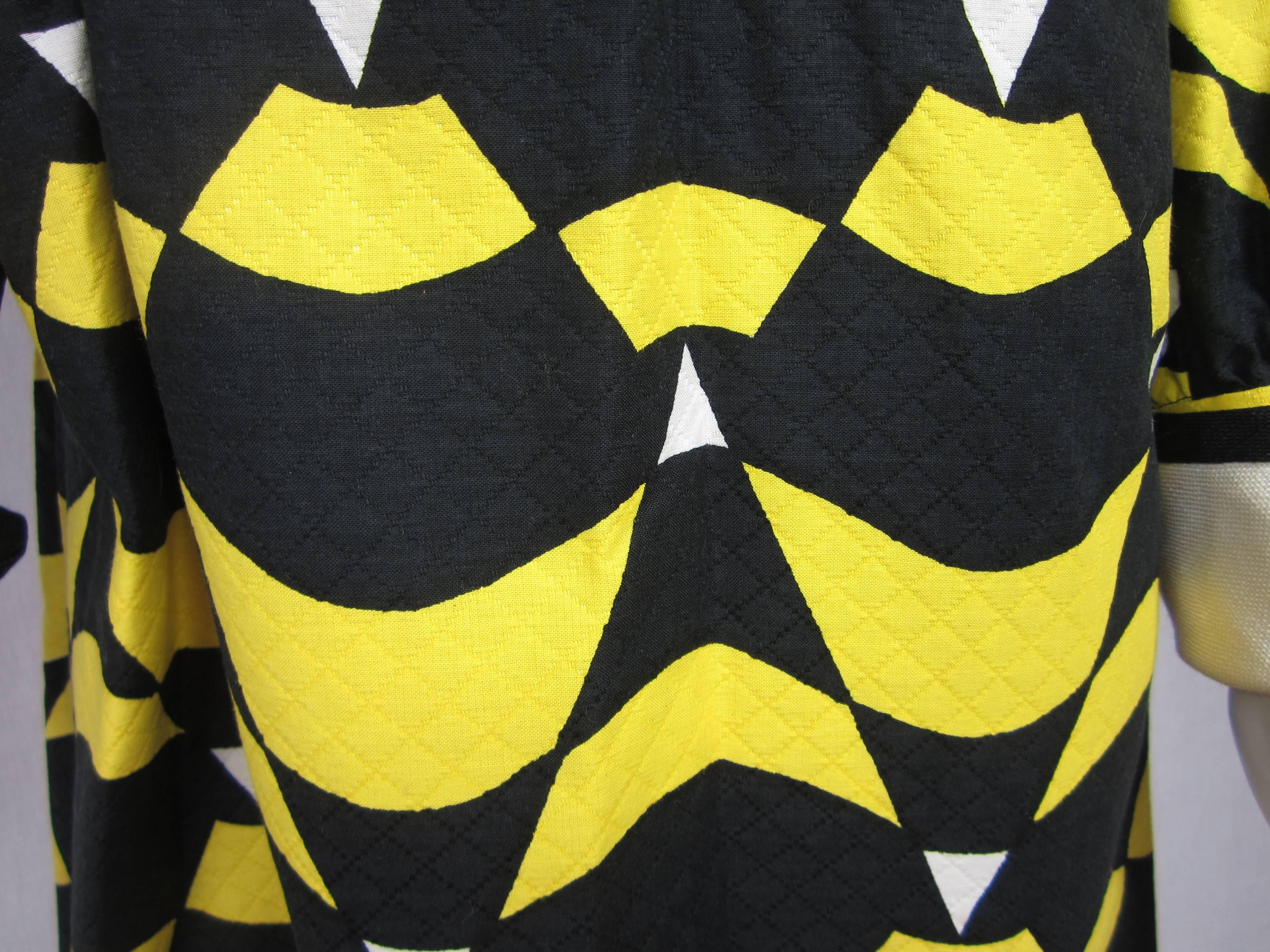 Mod Graphic Cintura Imperio Amarillo Negro Vestido Midi Mam'selle Betty Carol Años 60 en Bueno estado para la venta en Wallkill, NY
