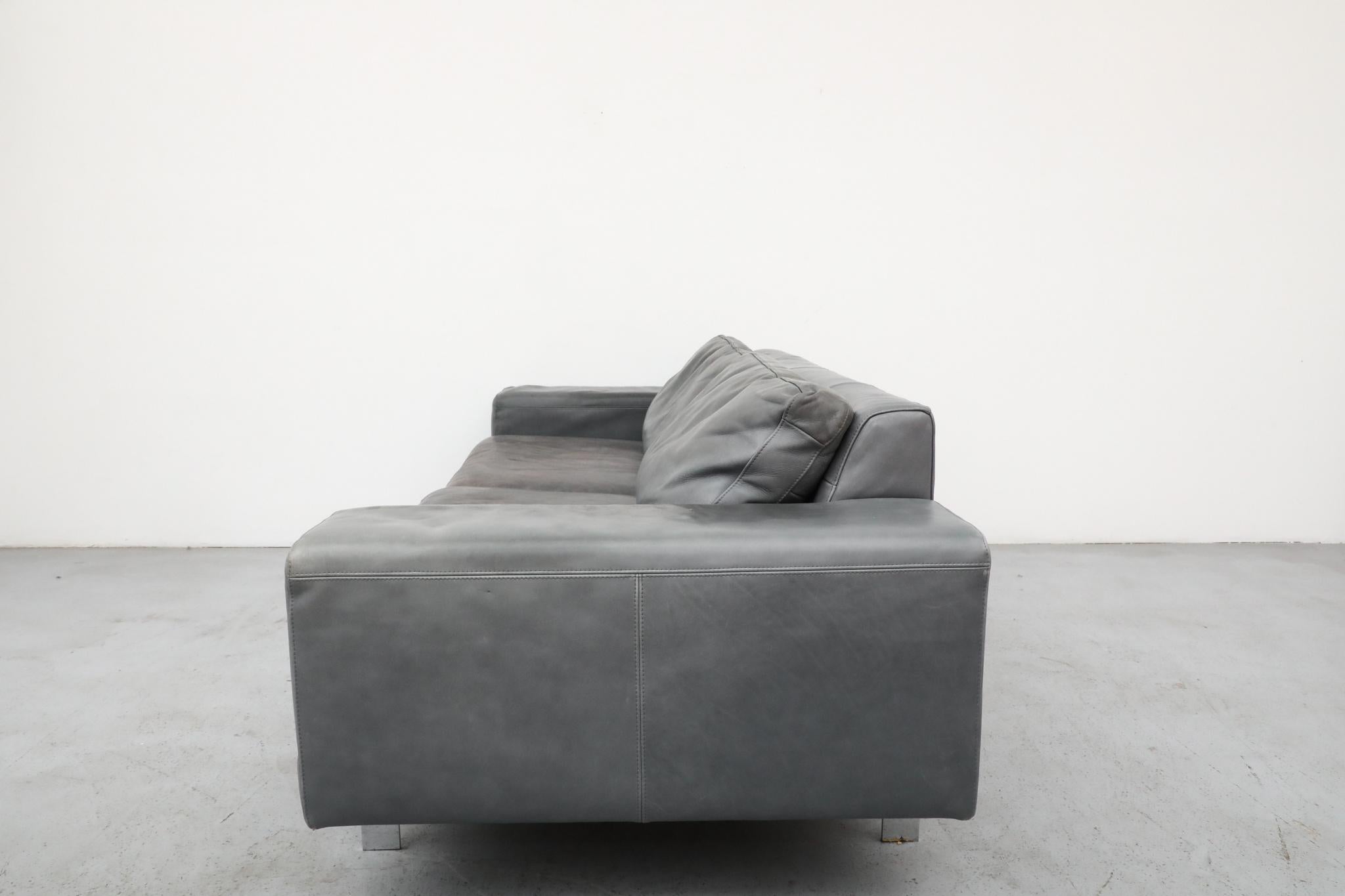 MOD Grey Leather Sofa by Molinari In Good Condition For Sale In Los Angeles, CA