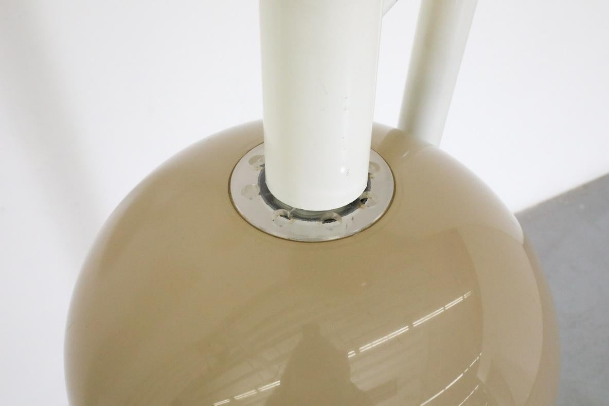 Lampadaire MOD Guzzini avec abat-jour double champignon, années 1960 en vente 8