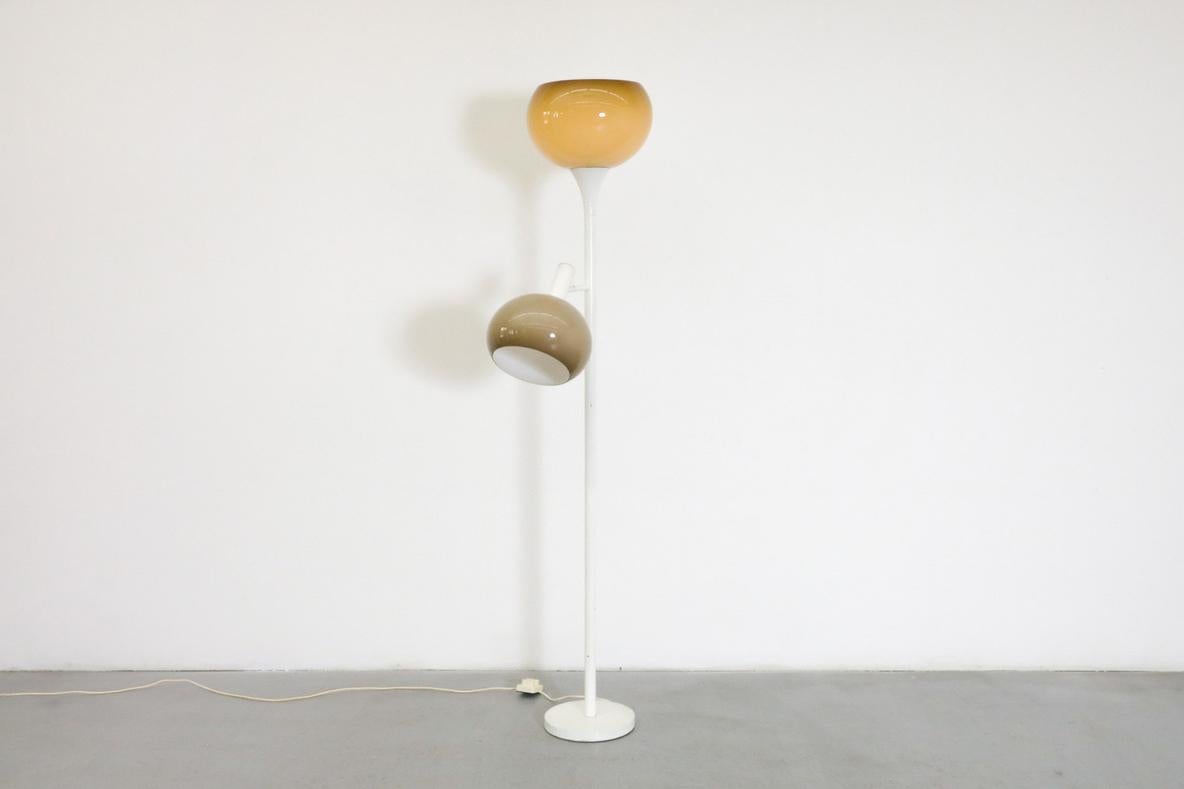 Néerlandais Lampadaire MOD Guzzini avec abat-jour double champignon, années 1960 en vente