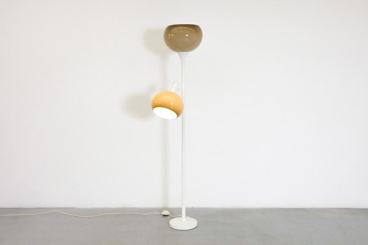 Émaillé Lampadaire MOD Guzzini avec abat-jour double champignon, années 1960 en vente