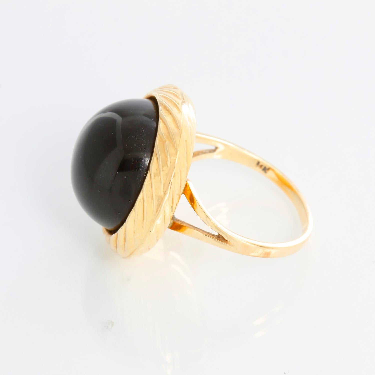 Mod Inspired Black Onyx Yellow Gold Dome Ring In Excellent Condition For Sale In Dallas, TX