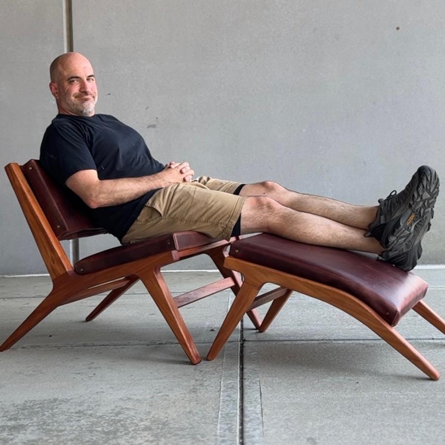 Sillón Mod de cuero y madera Ebonizado en venta