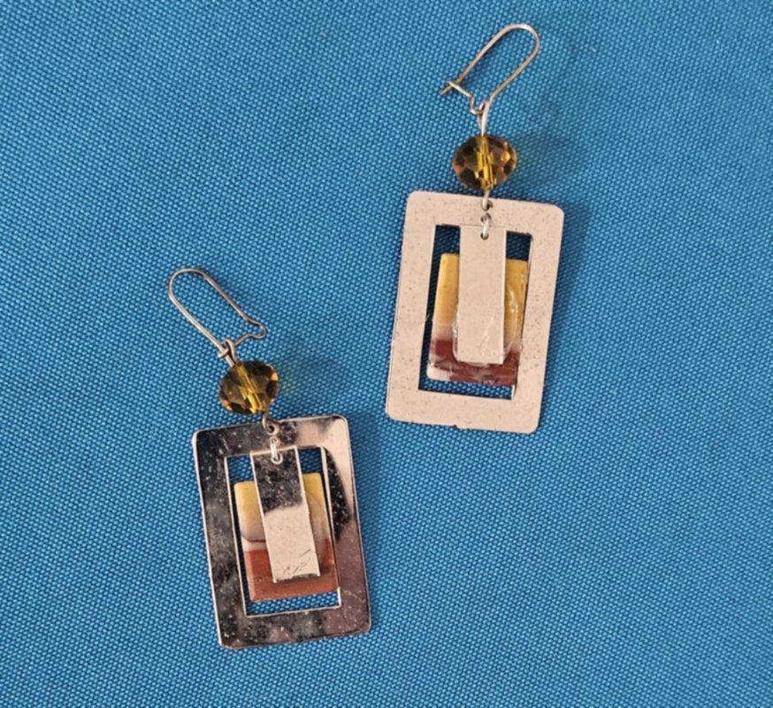 Orecchini a goccia Mod/MCM, pietre semipreziose e argento testurizzato in vendita 1