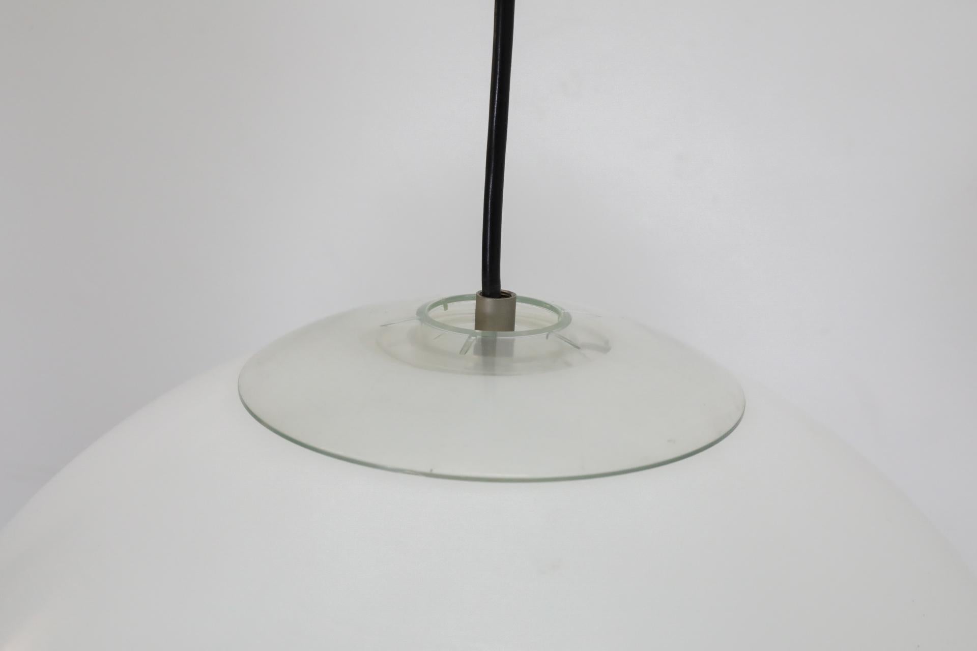 Lampade a sospensione MOD Mid-Century Acrylic Globe in vendita 6