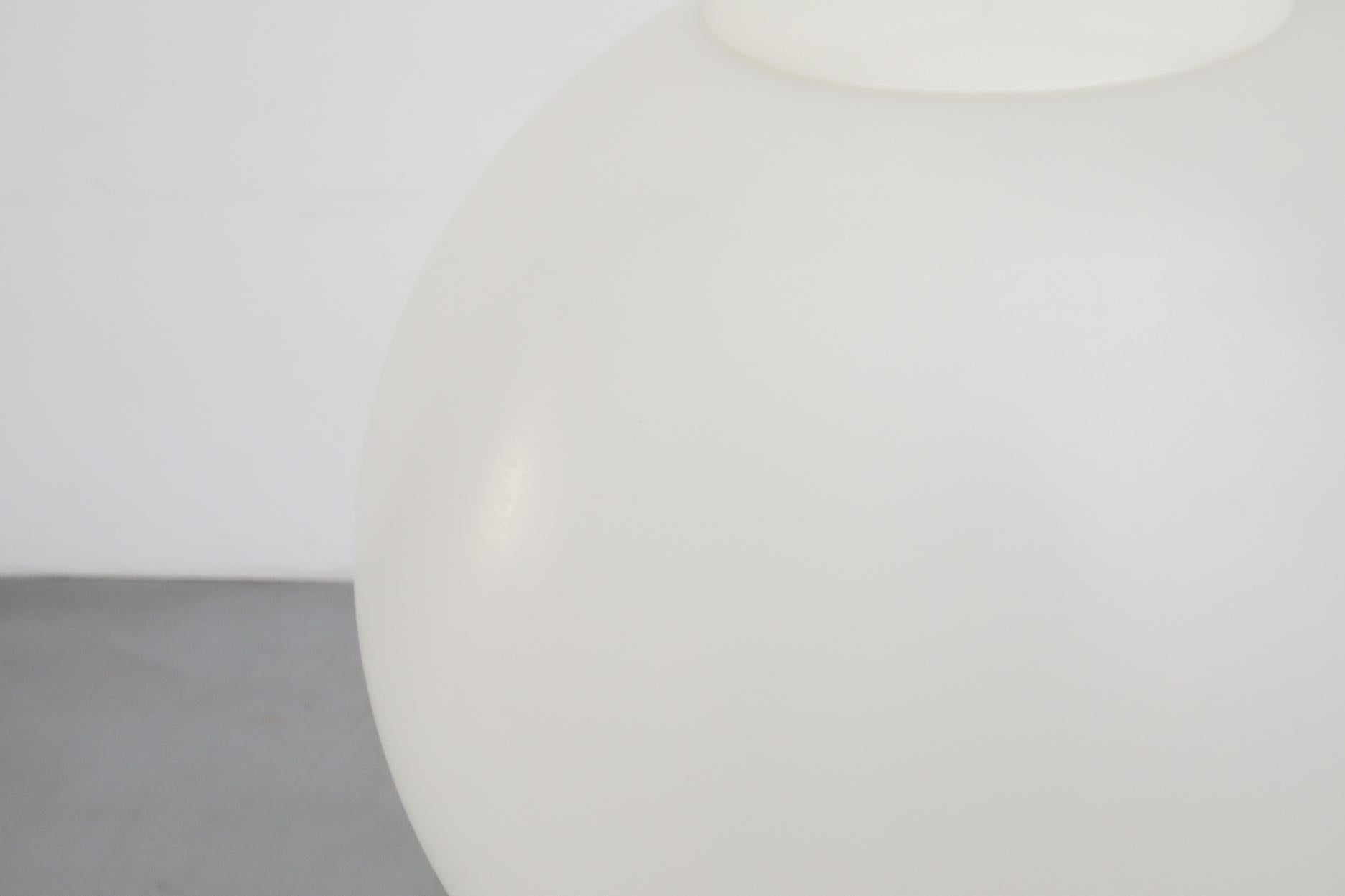 XX secolo Ciondoli a globo in acrilico MOD Mid-Century in vendita