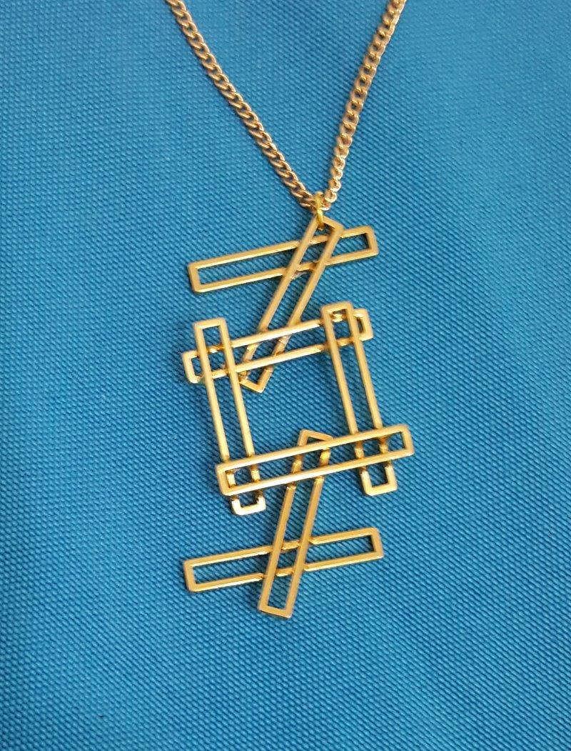 Collana con ciondolo geometrico in stile Mod/Mid-Century Modern, oro In condizioni buone in vendita a Warrenton, OR