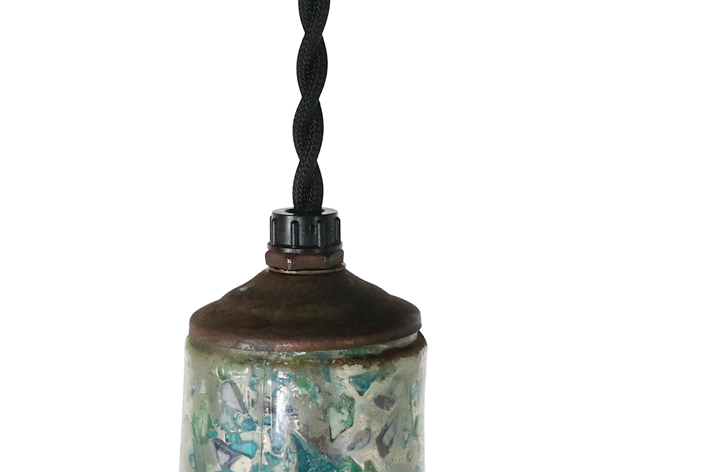 Mod de mediados de siglo  Lámparas colgantes de plástico con forma de gota estilo confeti Tres disponibles en venta 5