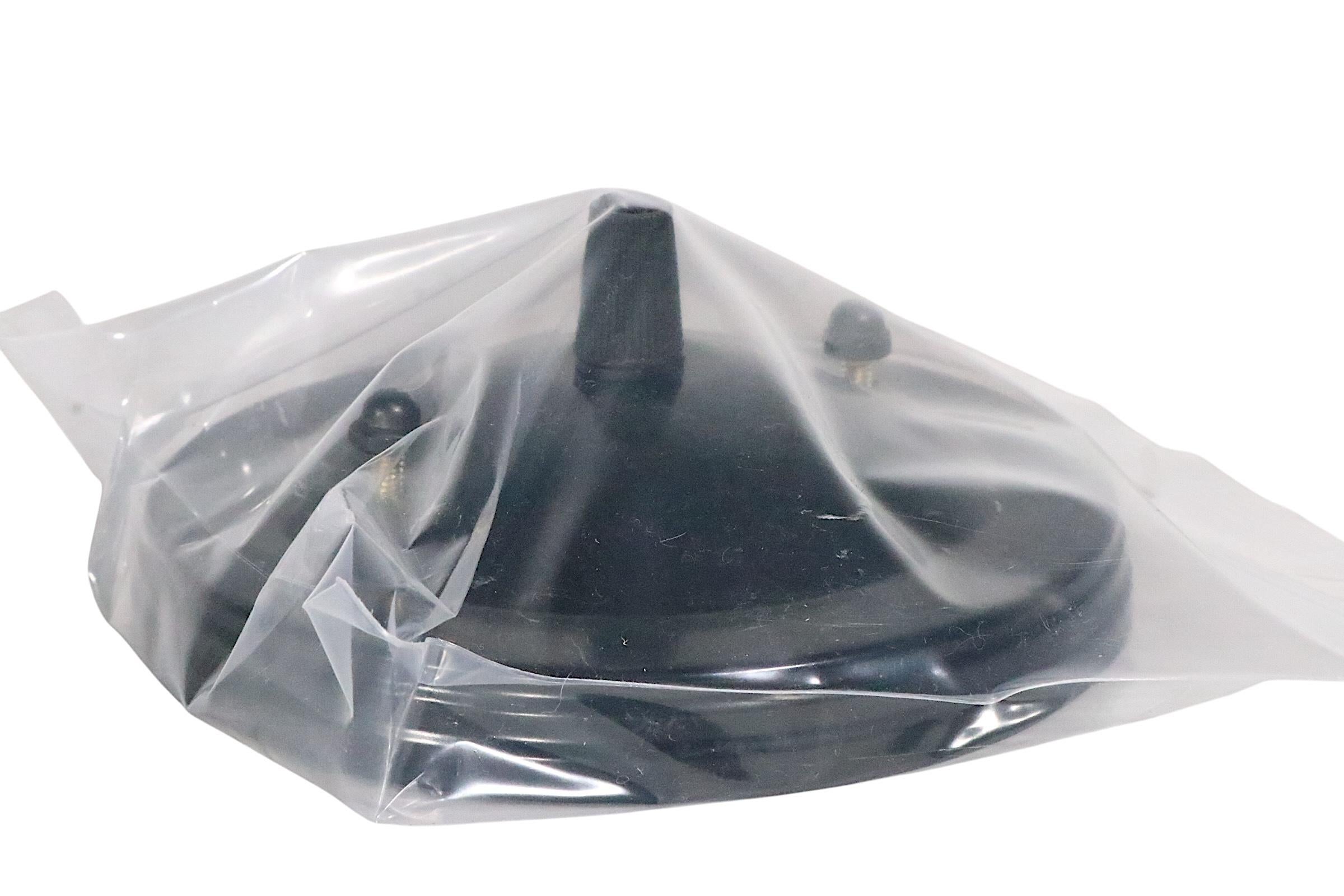 Mod de mediados de siglo  Lámparas colgantes de plástico con forma de gota estilo confeti Tres disponibles en venta 10