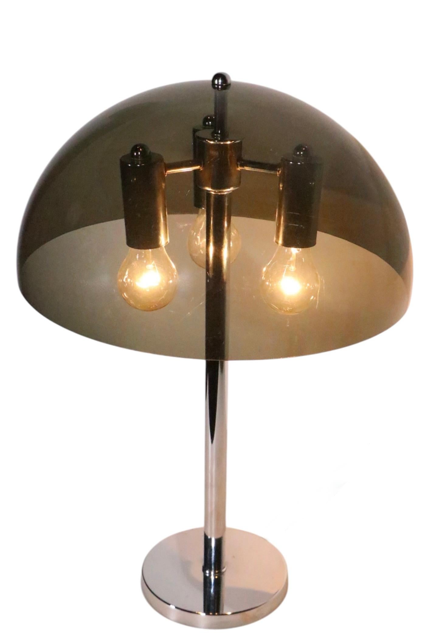 Mod Mid Century Space Age Mushroom Form Table Lamp Tinted Lucite and Chrome '70s In Good Condition For Sale In New York, NY