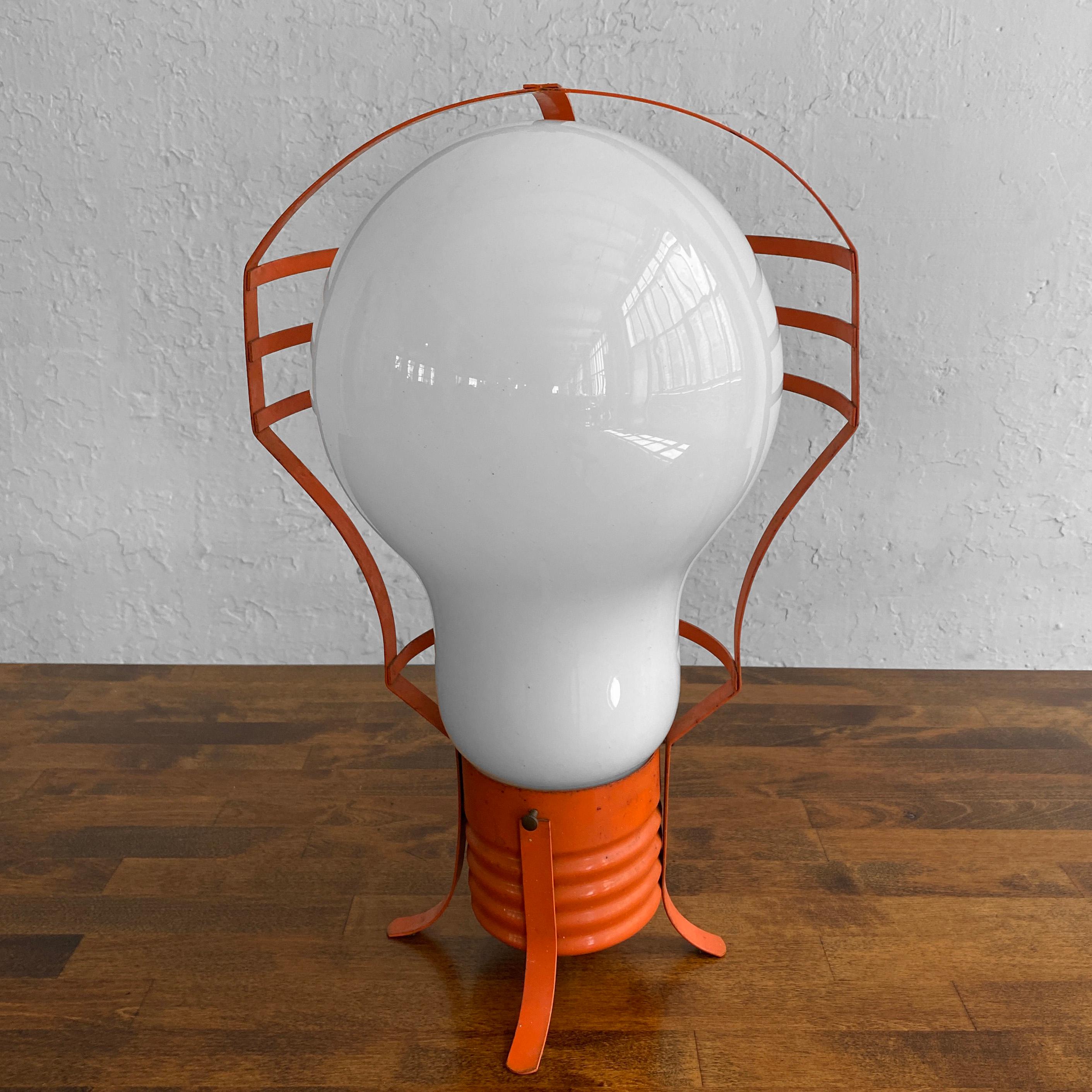 Mod Übergroße Pop Art Glühbirne Tischlampe (Moderne der Mitte des Jahrhunderts) im Angebot