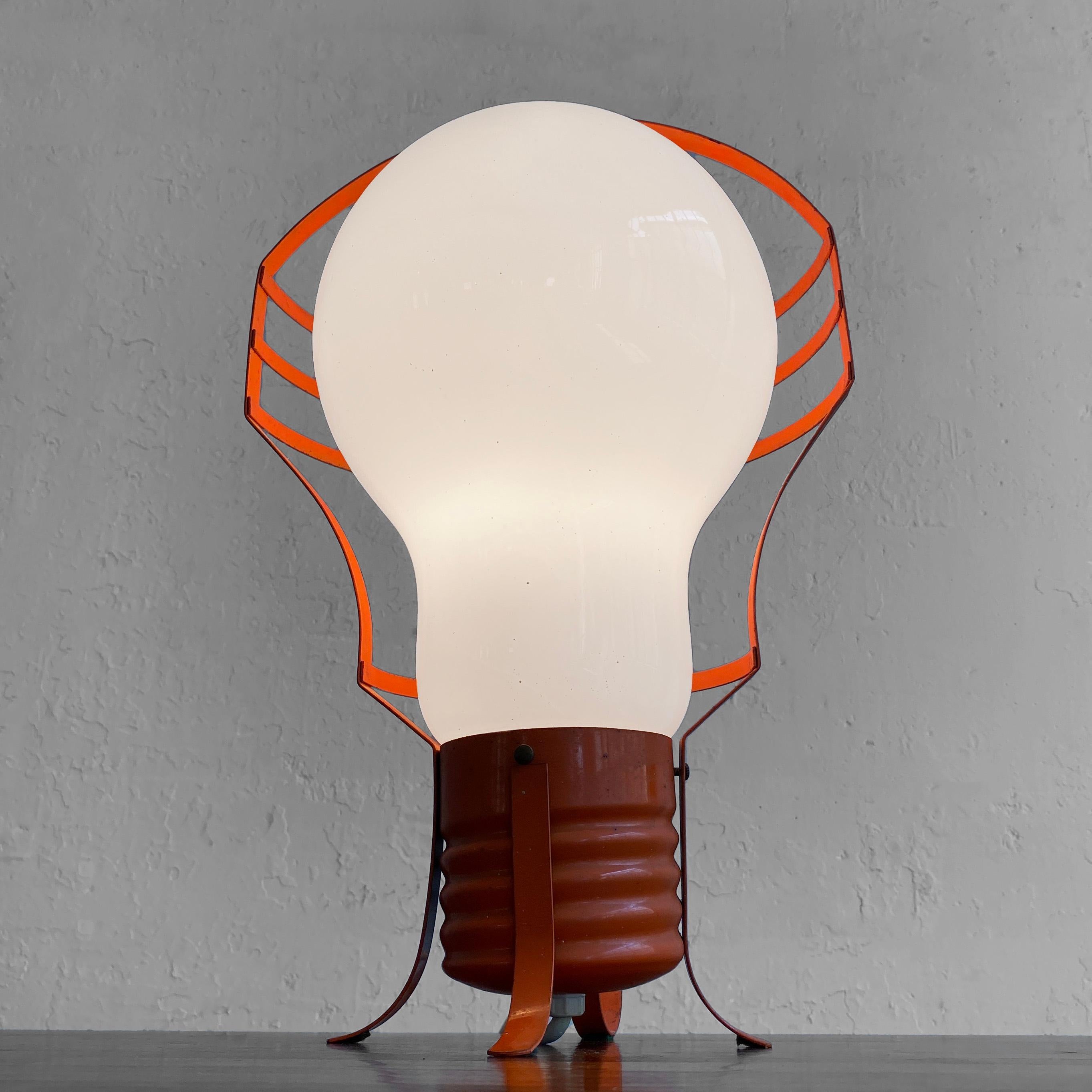 Mod Oversized Pop Art Bulb Table Lamp In Good Condition For Sale In Brooklyn, NY