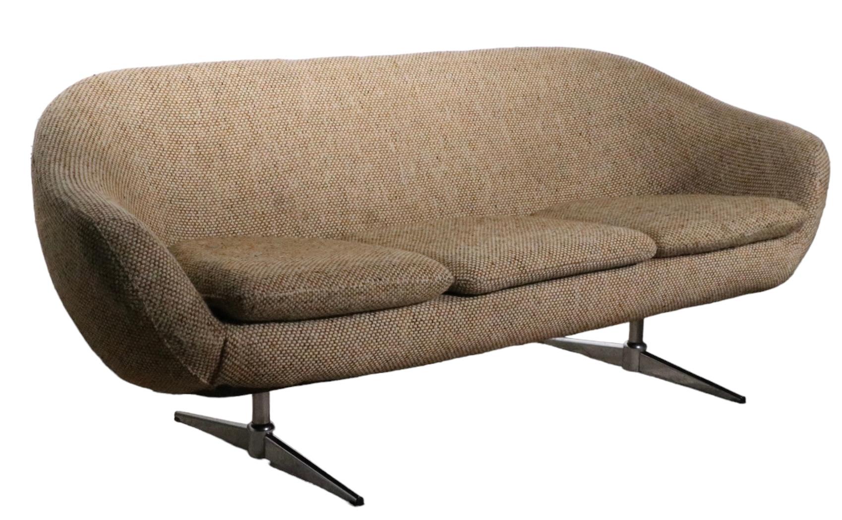 Mod Pod Sofa by Overman in Original Tweed Fabric, circa 1960s - 1970s 6