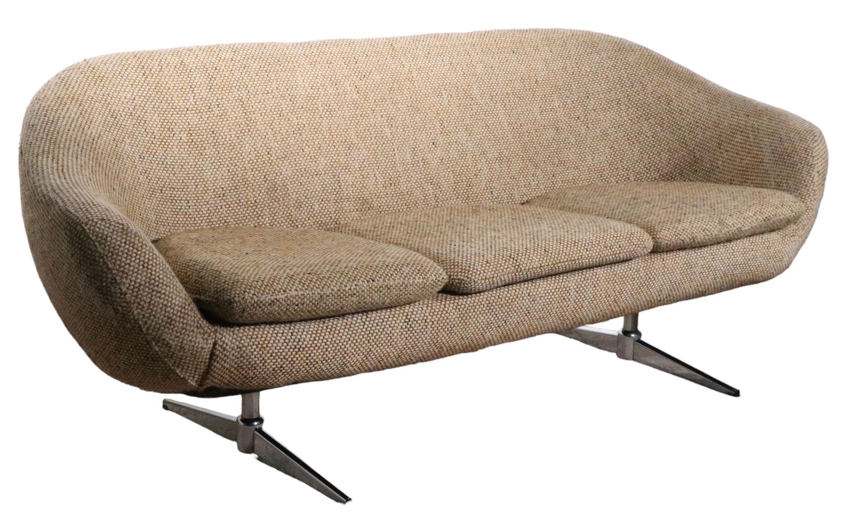 Mod Pod Sofa by Overman in Original Tweed Fabric, circa 1960s - 1970s 7