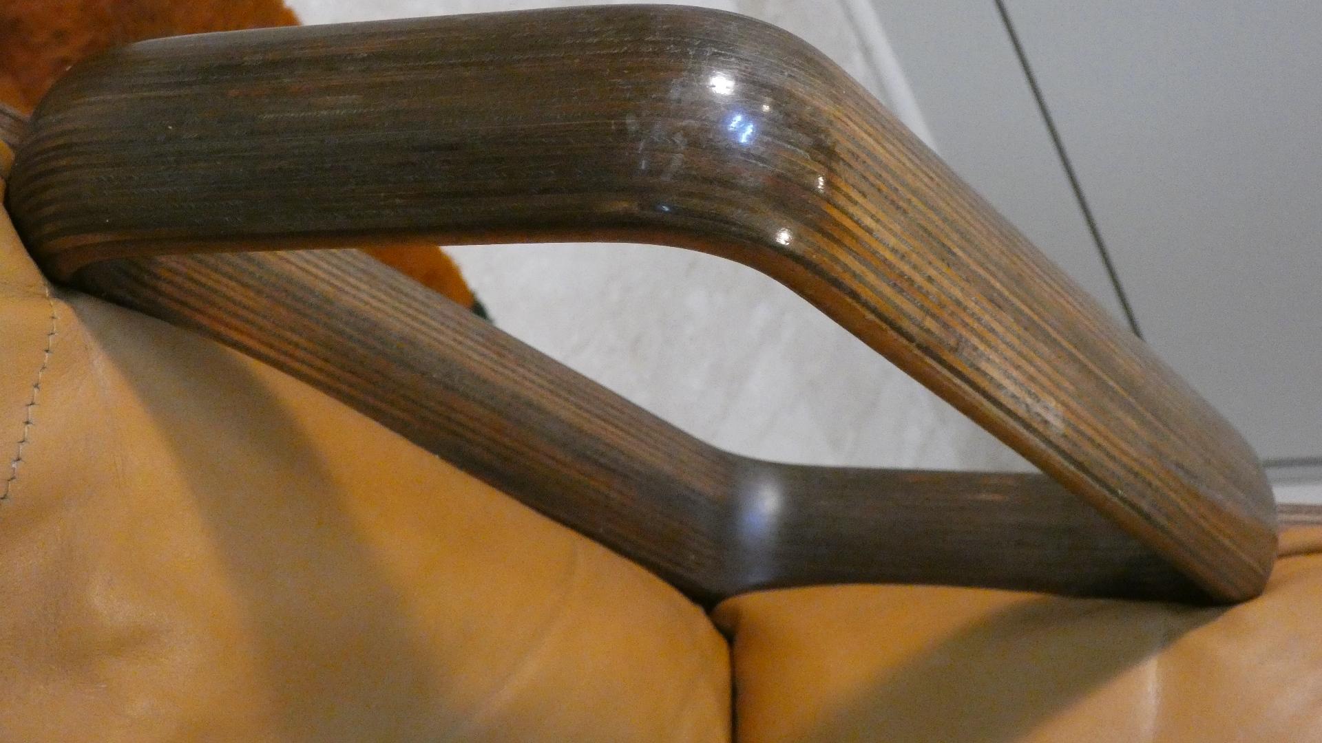Mod. Kiruna Drehsessel aus Leder und Holz von Studio Tecnico Vaghi, 1975 im Angebot 4