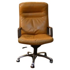 Mod. Fauteuil pivotant en cuir et bois Kiruna par Studio Tecnico Vaghi, 1975