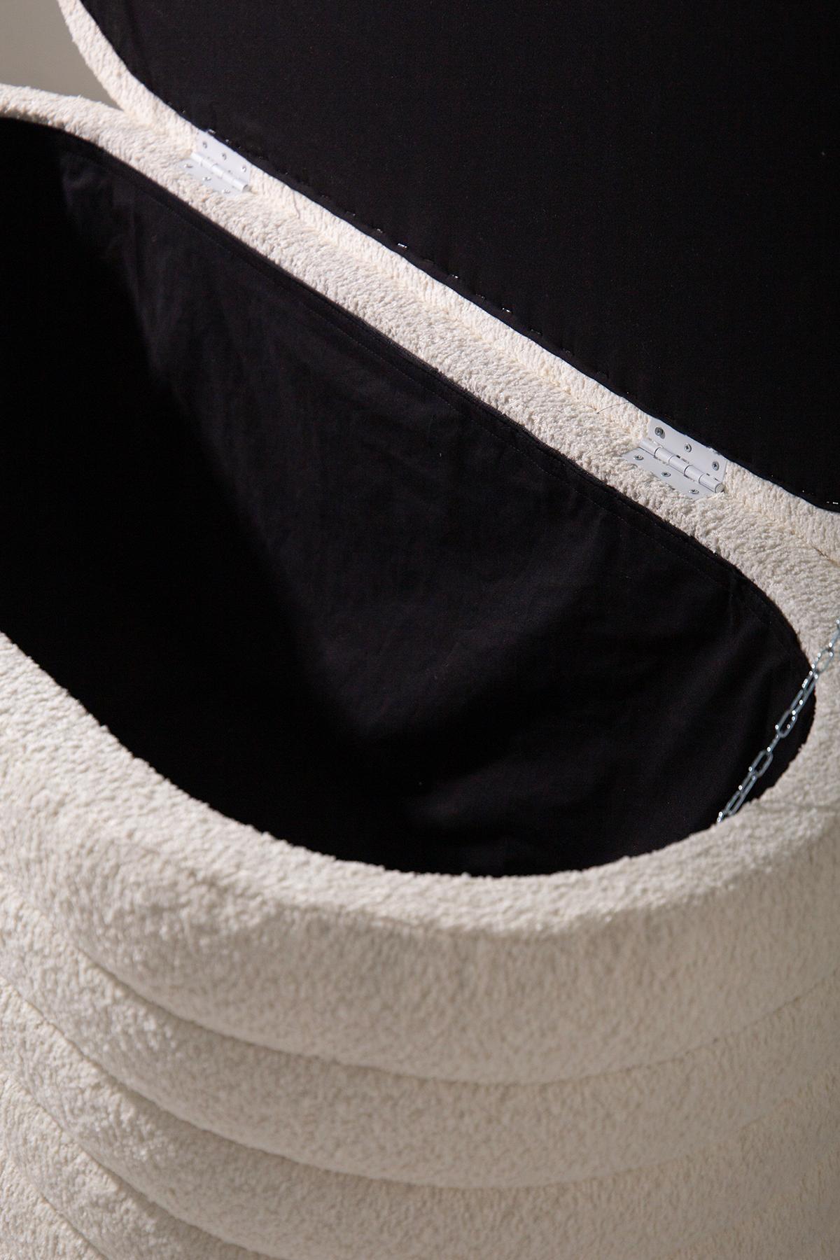 Mod. SoftWave storage bench in white Bouclè Newly manufactured in vendita 4