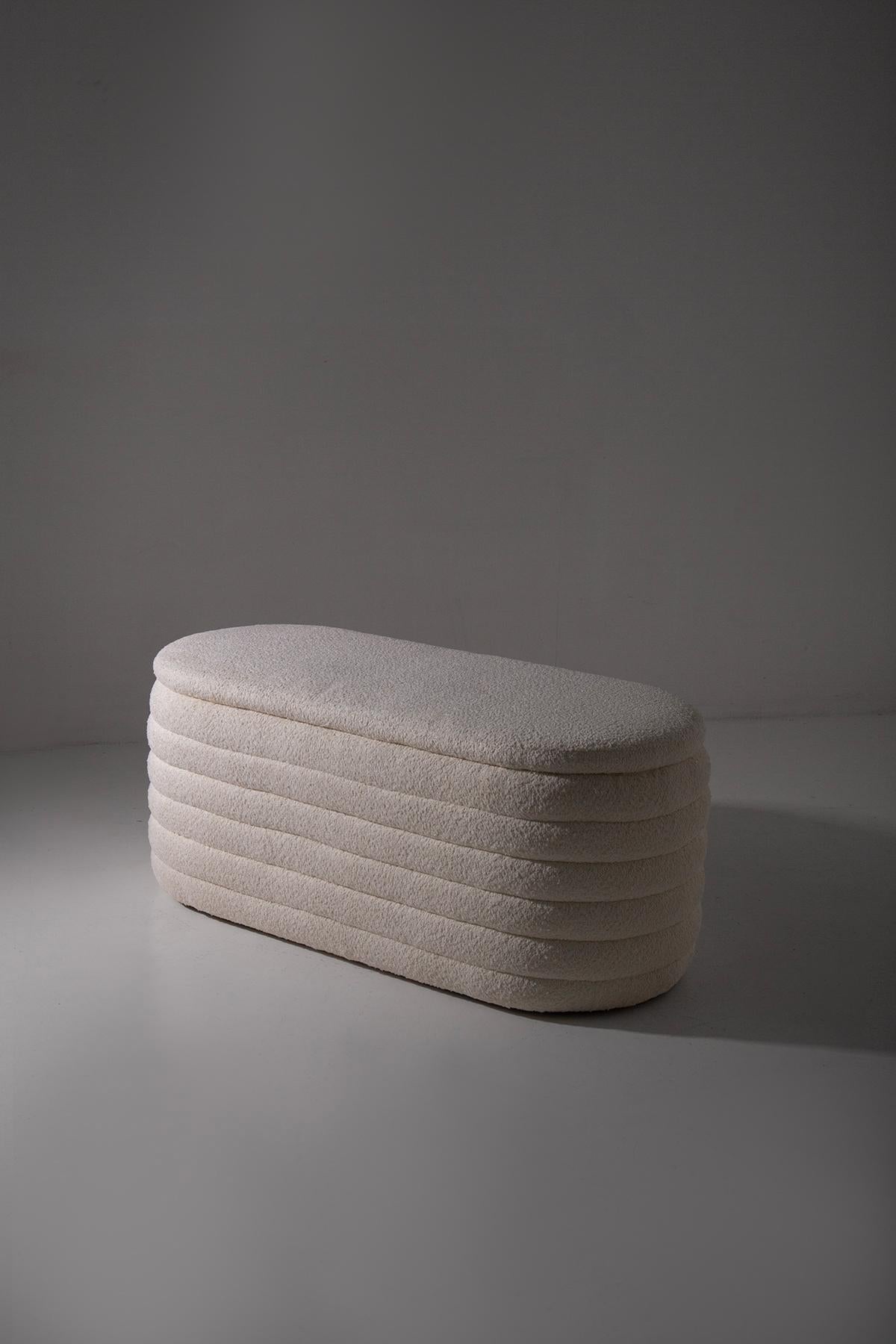 Italian Mod. SoftWave storage bench in white Bouclè Newly manufactured in vendita