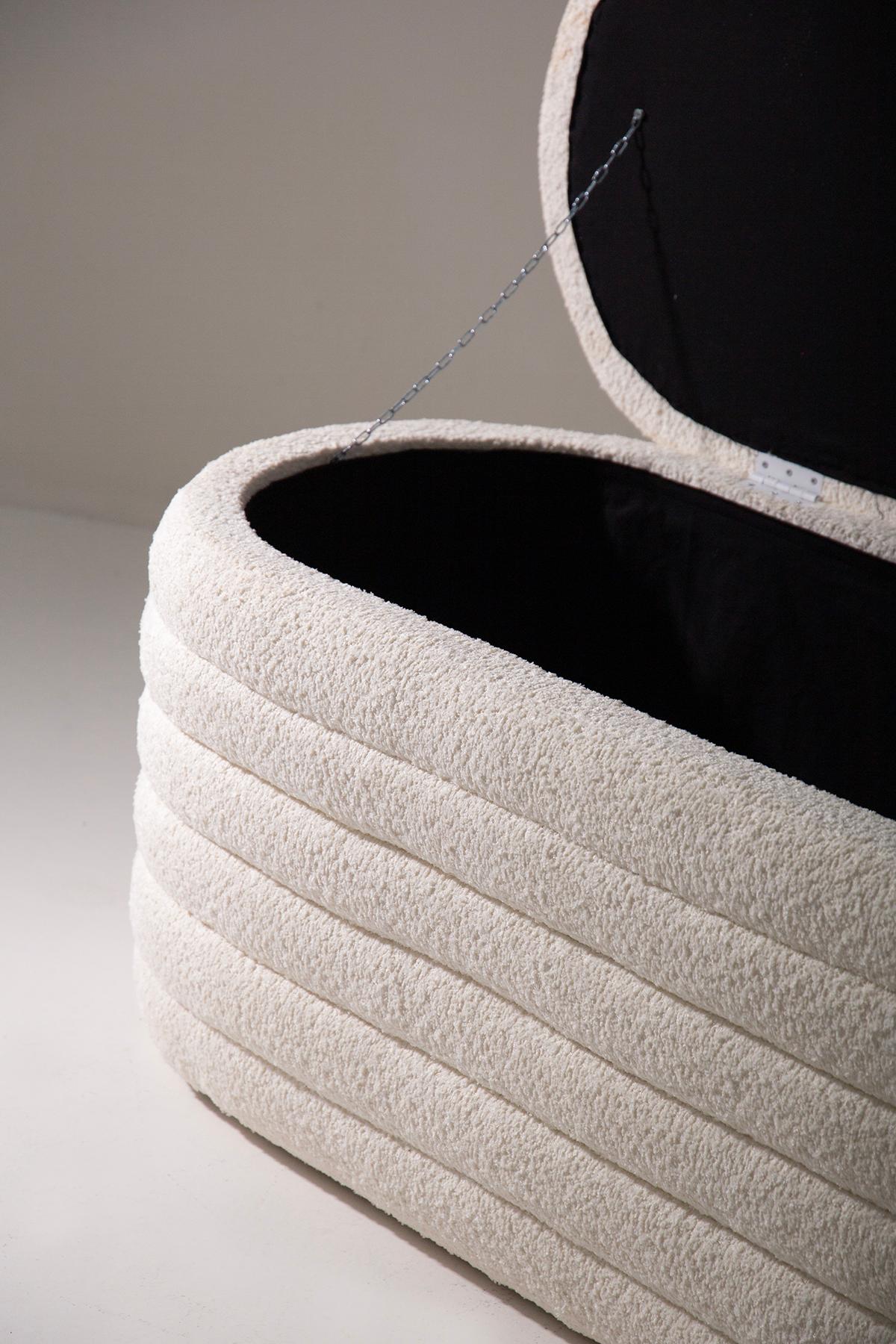 Mod. SoftWave storage bench in white Bouclè Newly manufactured In condizioni Nuovo in vendita a Milano, IT