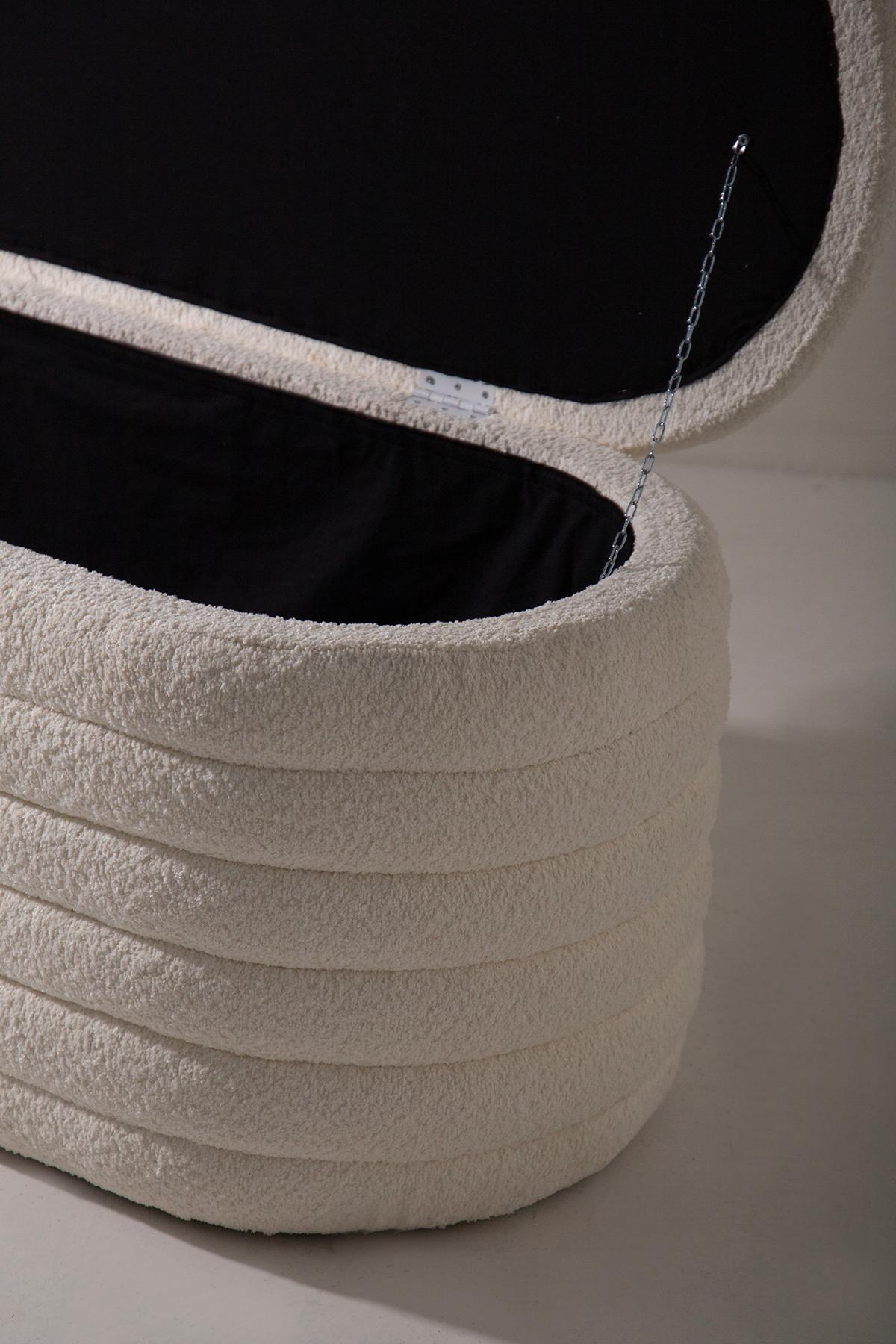 Periodo contemporaneo Mod. SoftWave storage bench in white Bouclè Newly manufactured in vendita