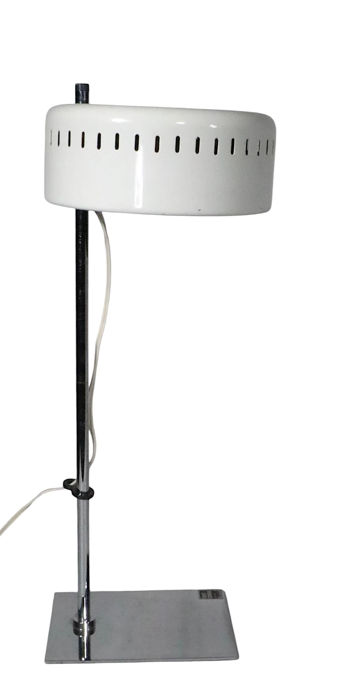 Mod Space Age Mid Century Adjustable TIK Desk Lamp by Robert Sonneman c. 1970's In Good Condition In New York, NY