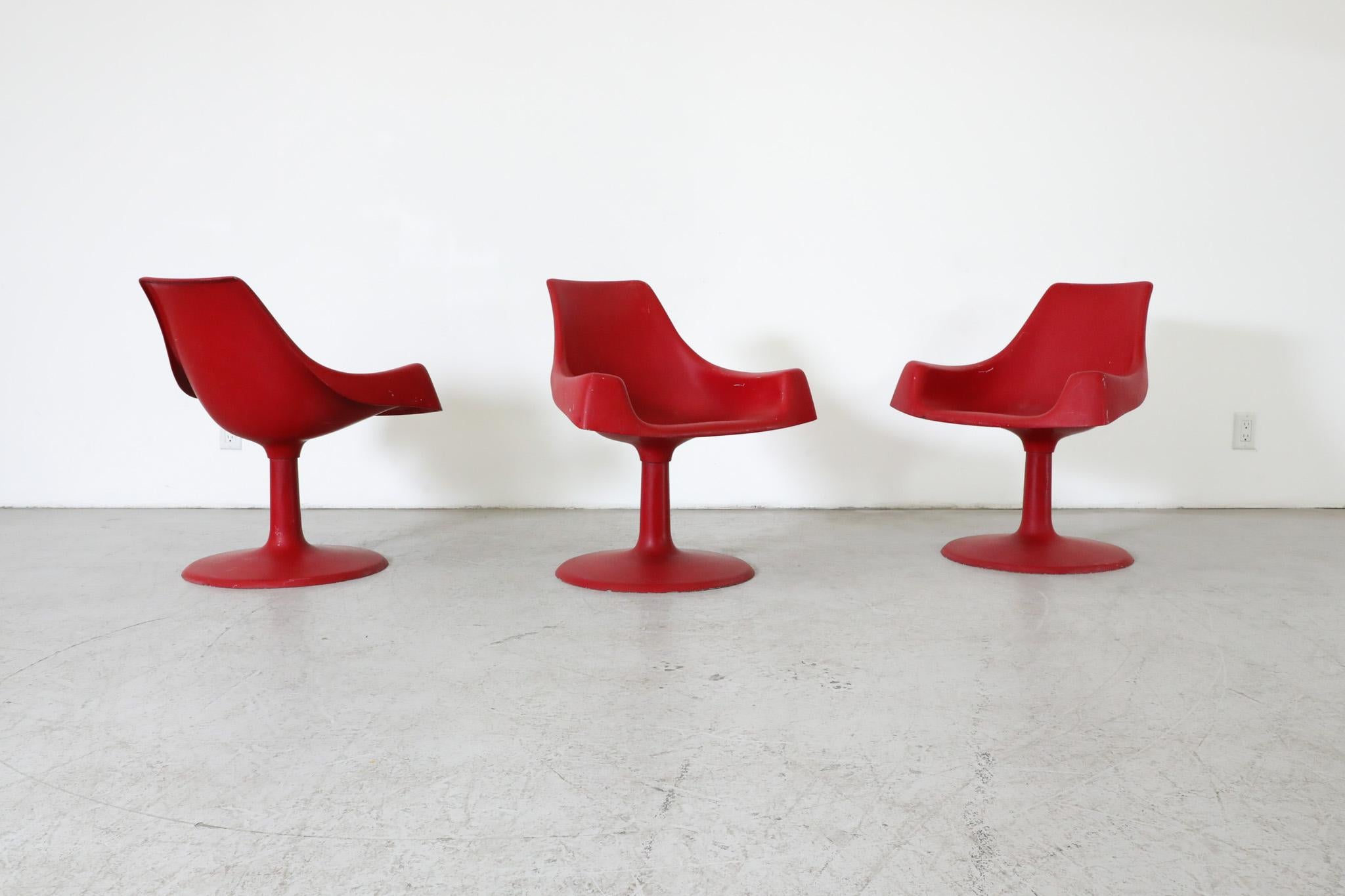 Mid-Century Modern Mod Space Age Saarinen Inspired Red Plastic Moulded Chairs with Pedestal Base For Sale