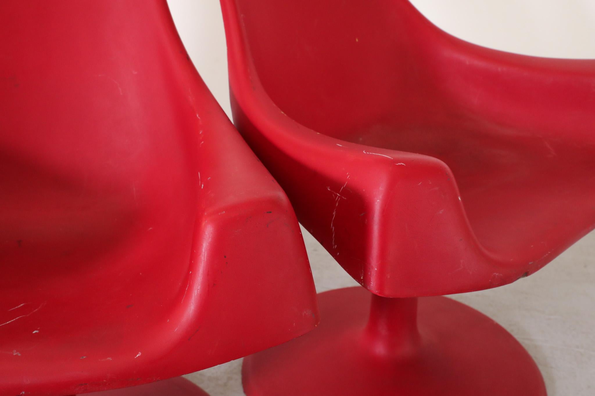 Mod Space Age Saarinen Inspired Red Plastic Moulded Chairs with Pedestal Base For Sale 1