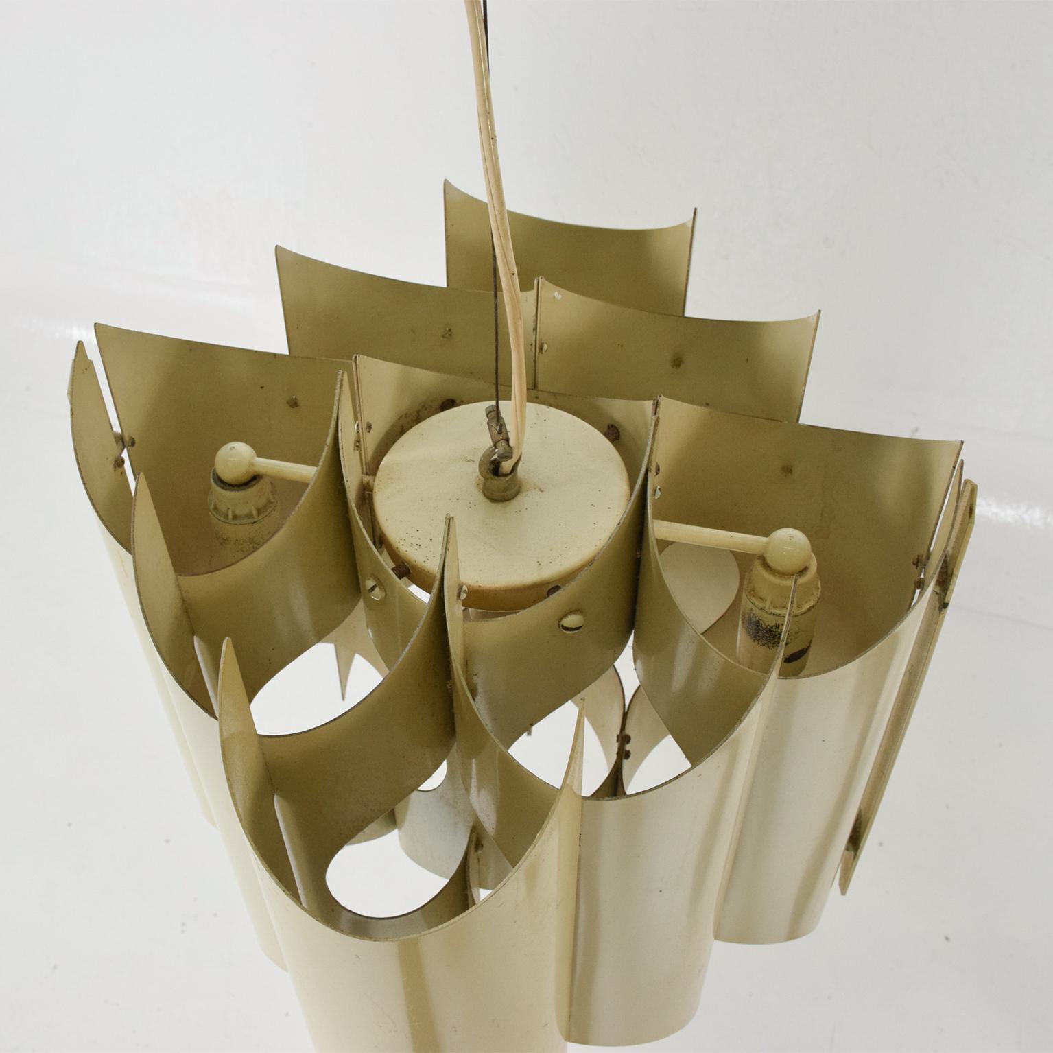 Mid-Century Modern 1960s Stilnovo Aluminum Shield Chandelier Pendant Italy For Sale