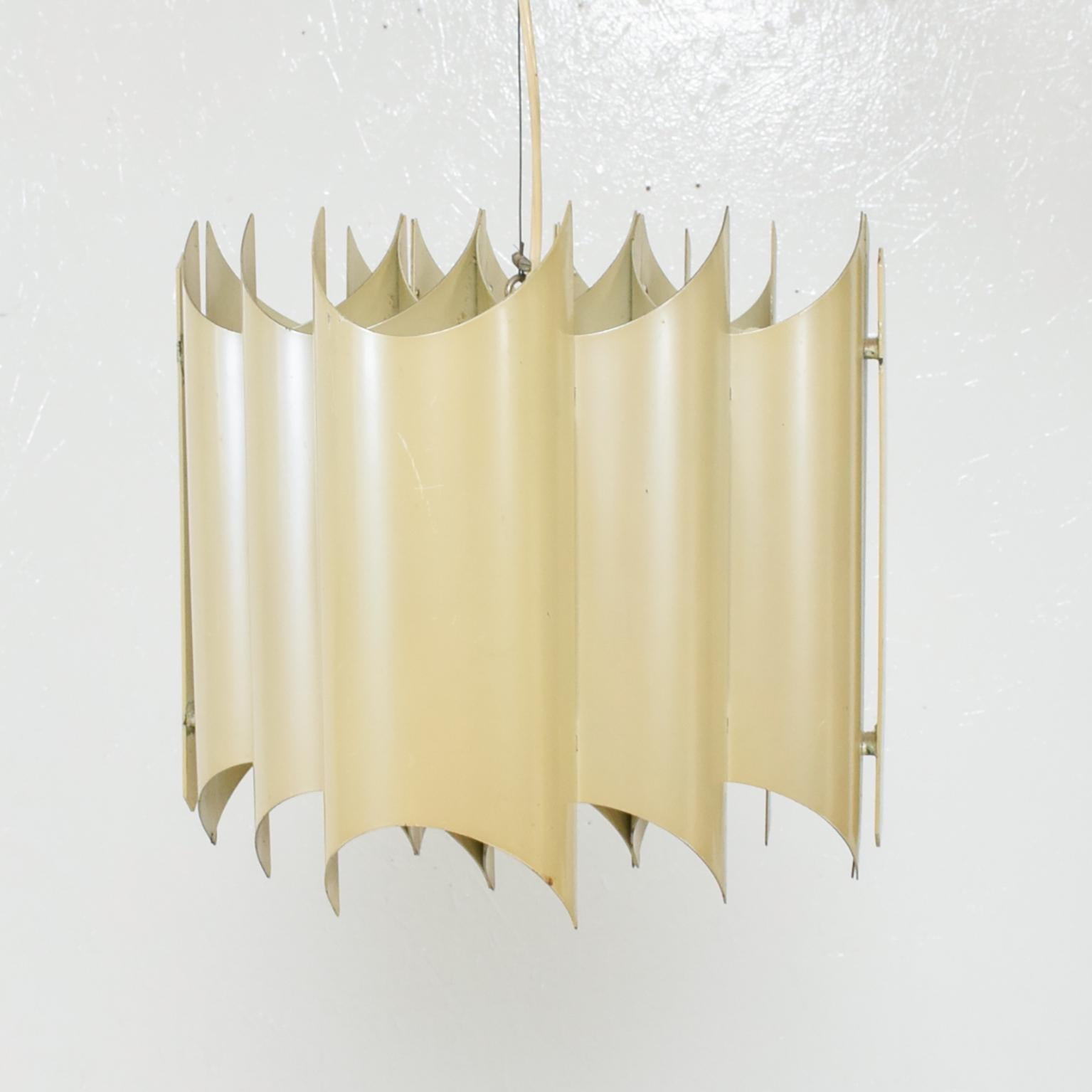 Italian 1960s Stilnovo Aluminum Shield Chandelier Pendant Italy For Sale