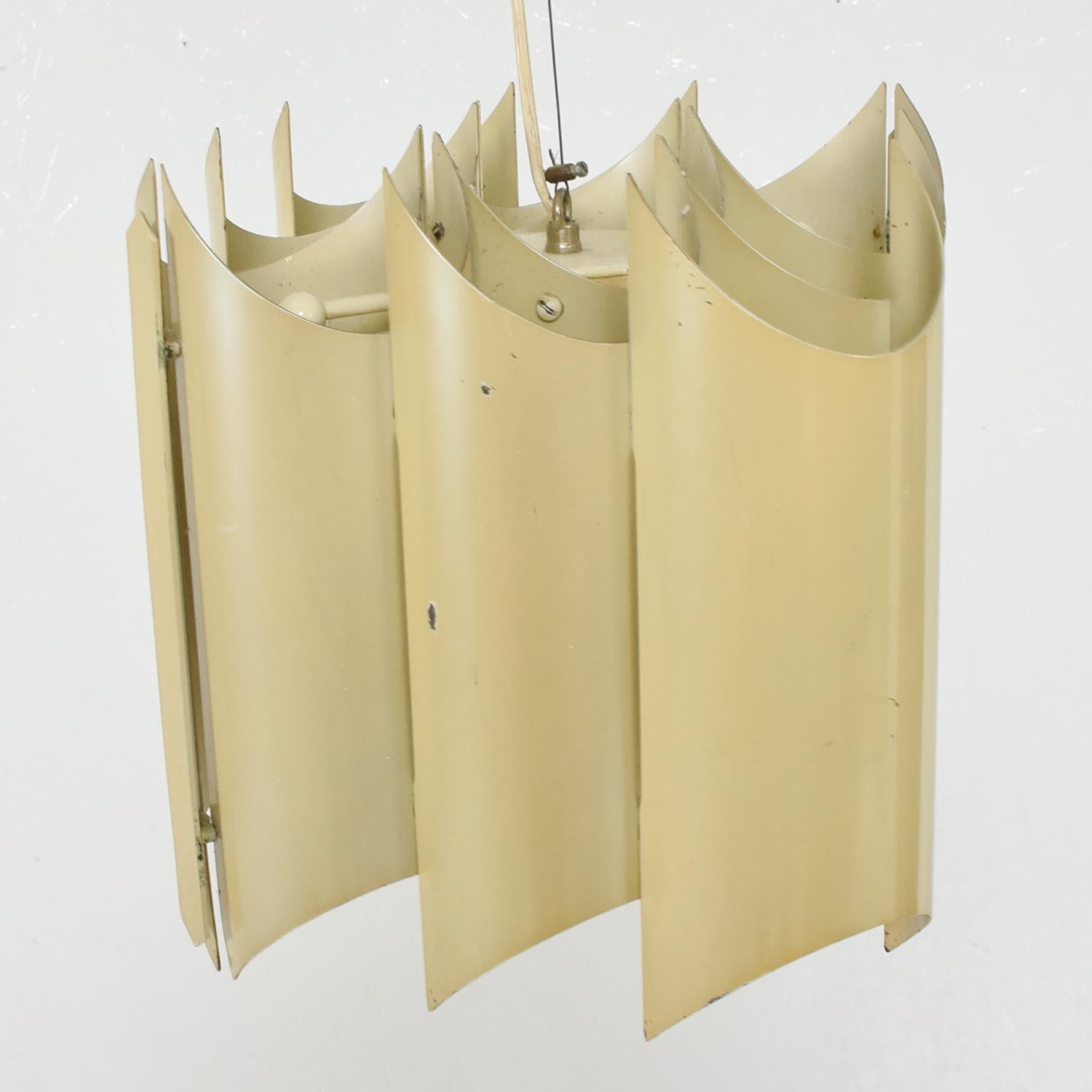 20th Century Mod Stilnovo Design Shield Chandelier Pendant in Aluminum Italy 1960s For Sale