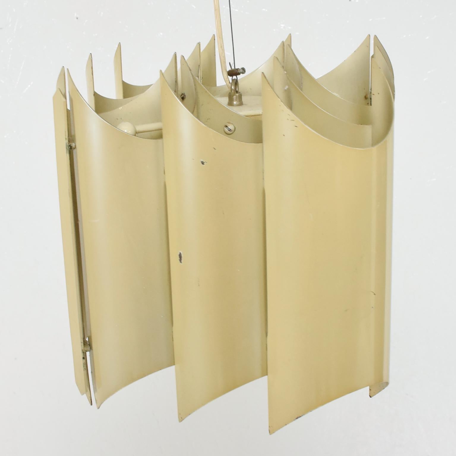 20th Century 1960s Stilnovo Aluminum Shield Chandelier Pendant Italy For Sale