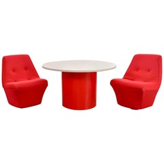 Table ronde et 2 chaises de style Mod MCM en rouge et blanc par Founders Furniture