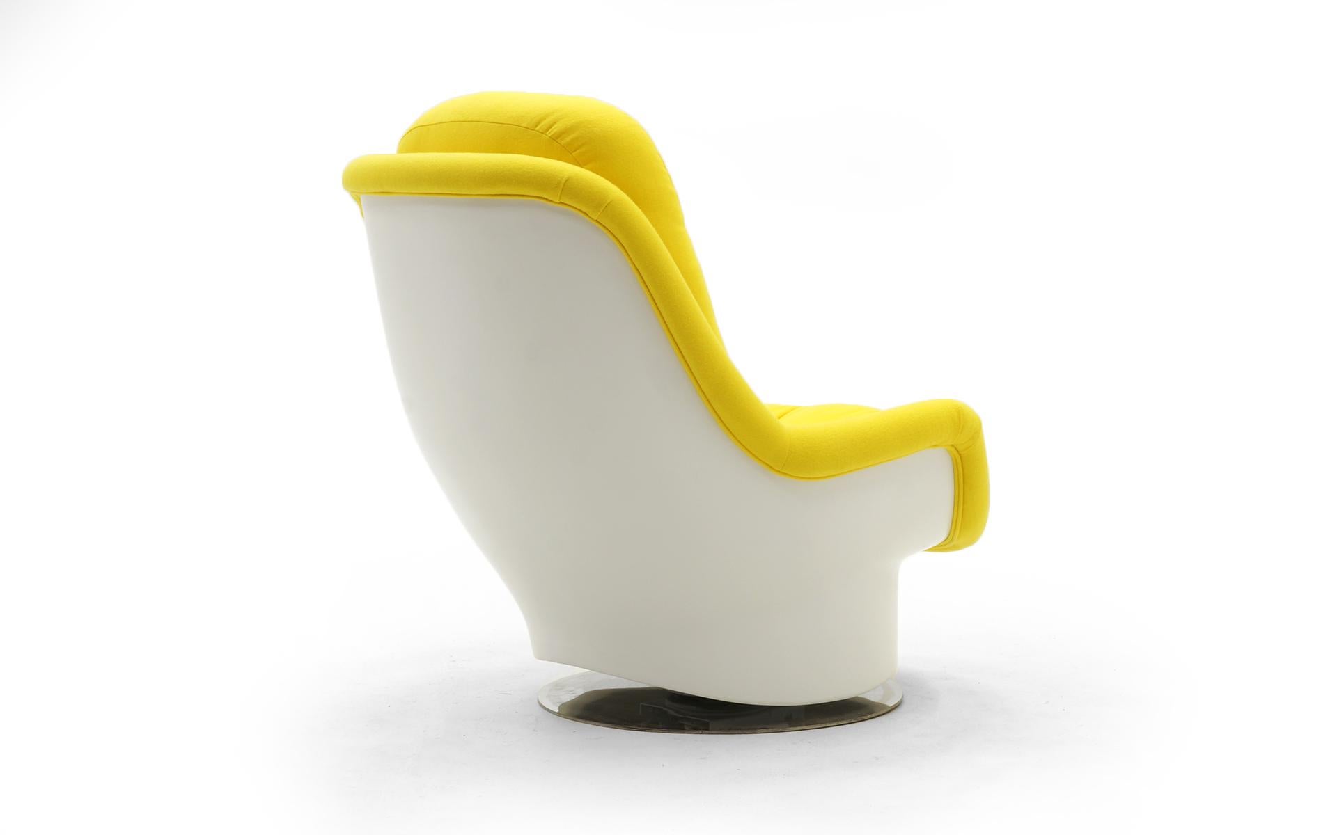 Mid-Century Modern Mod Swivel Tilt Lounge Chair, Milo Baughman, White with Yellow Knoll Upholstery