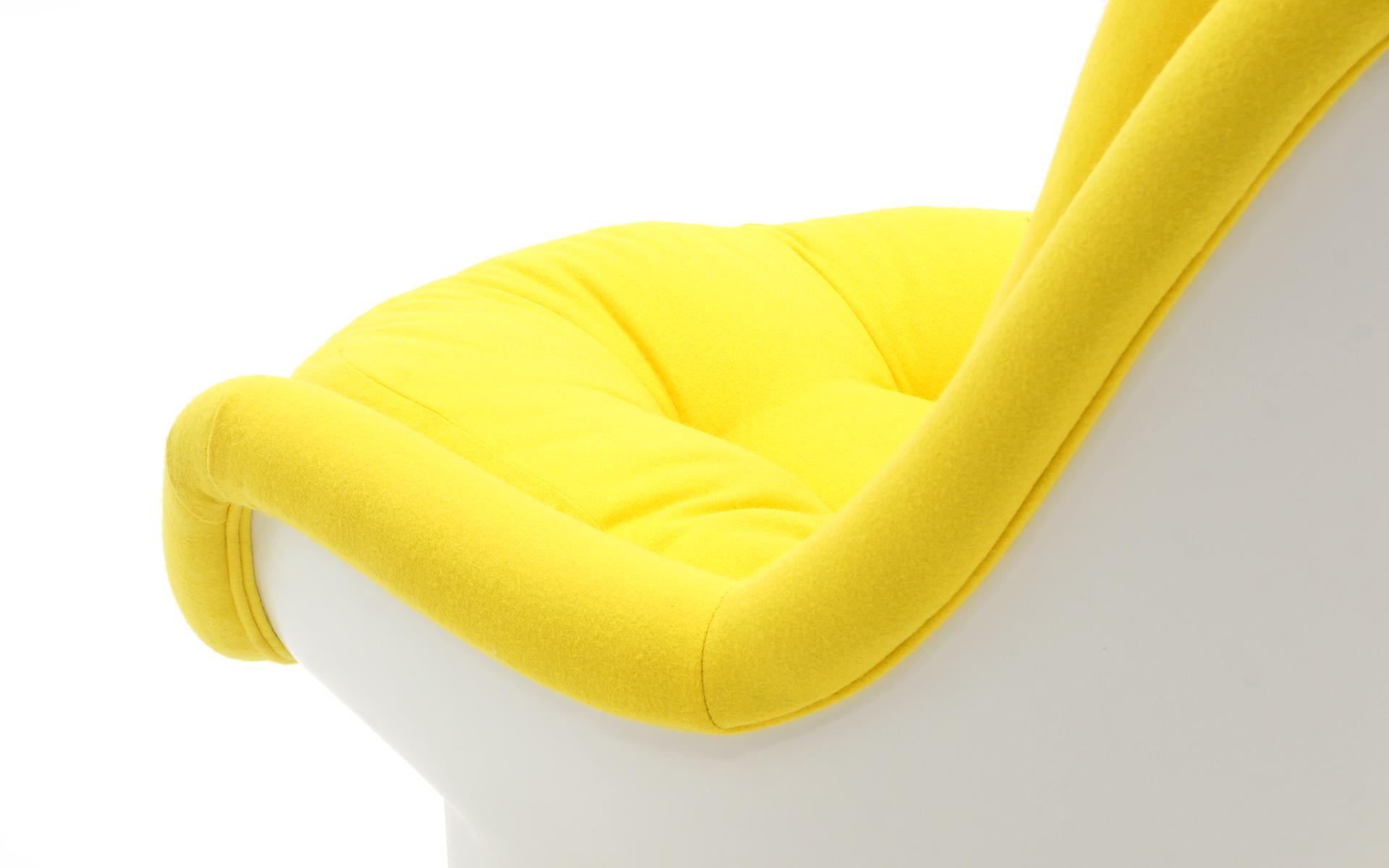 Mod Swivel Tilt Lounge Chair, Milo Baughman, White with Yellow Knoll Upholstery In Excellent Condition In Kansas City, MO