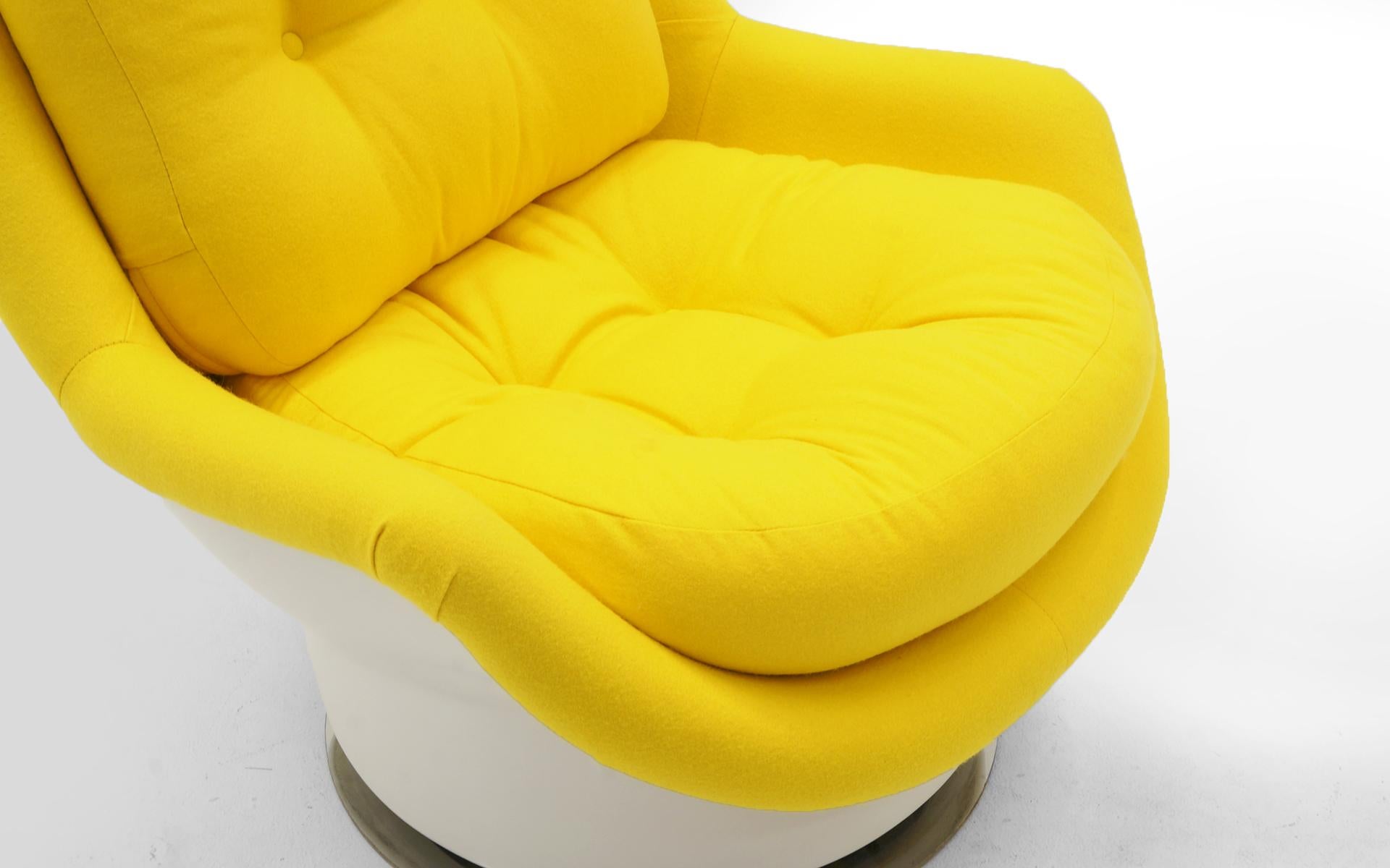 Mid-20th Century Mod Swivel Tilt Lounge Chair, Milo Baughman, White with Yellow Knoll Upholstery