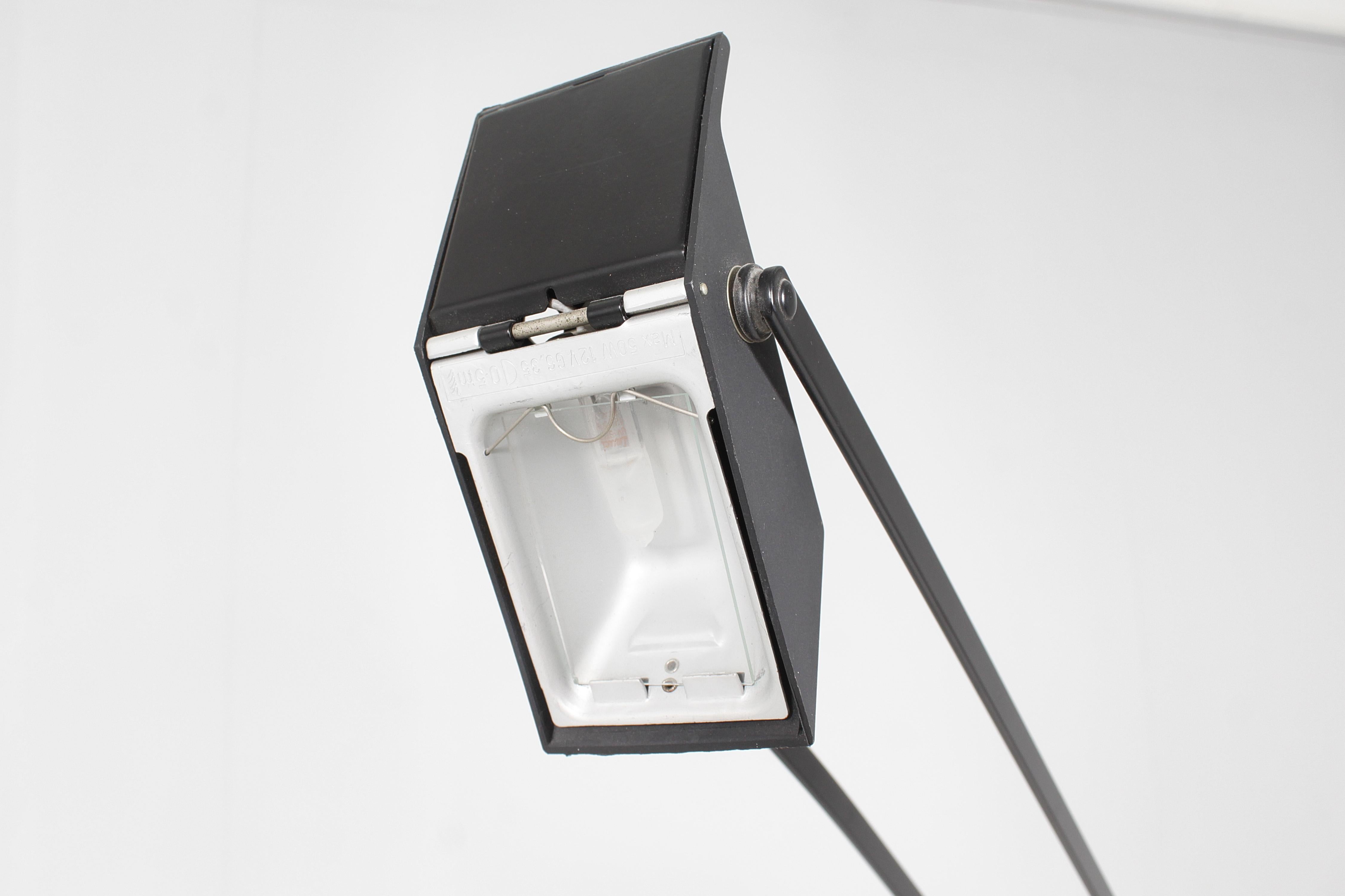Stehlampe mod. „Tizio“ von R. Sapper für Artemide, schwarze Metall-Stehlampe, 1972, Italien im Zustand „Gut“ im Angebot in Palermo, IT