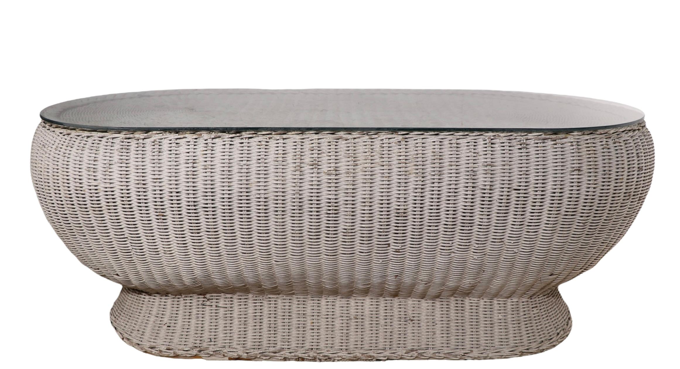 Mod Wicker Coffee Table in the style of Eero Aarino In Good Condition For Sale In New York, NY