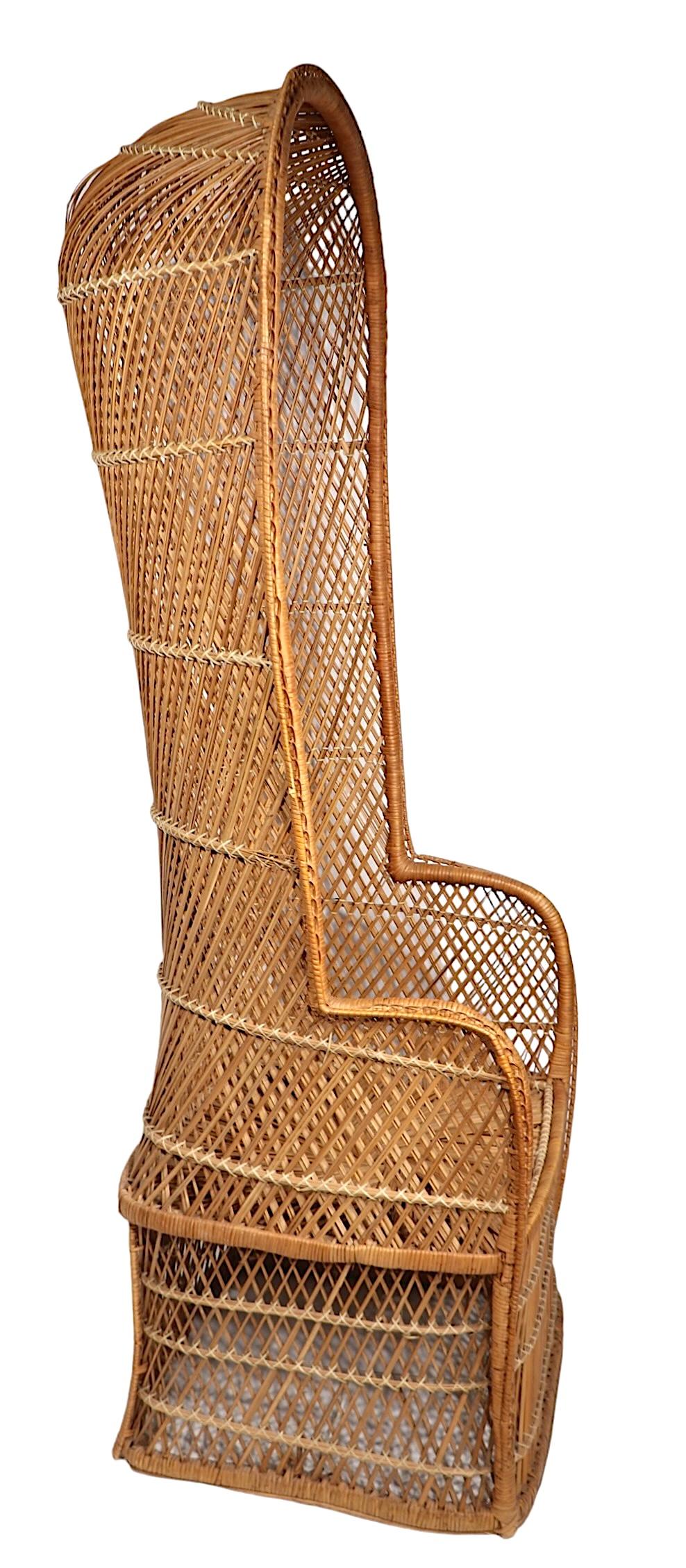 Philippin Mod Wicker High Back Dome Top  Chaise des années 1970 en vente