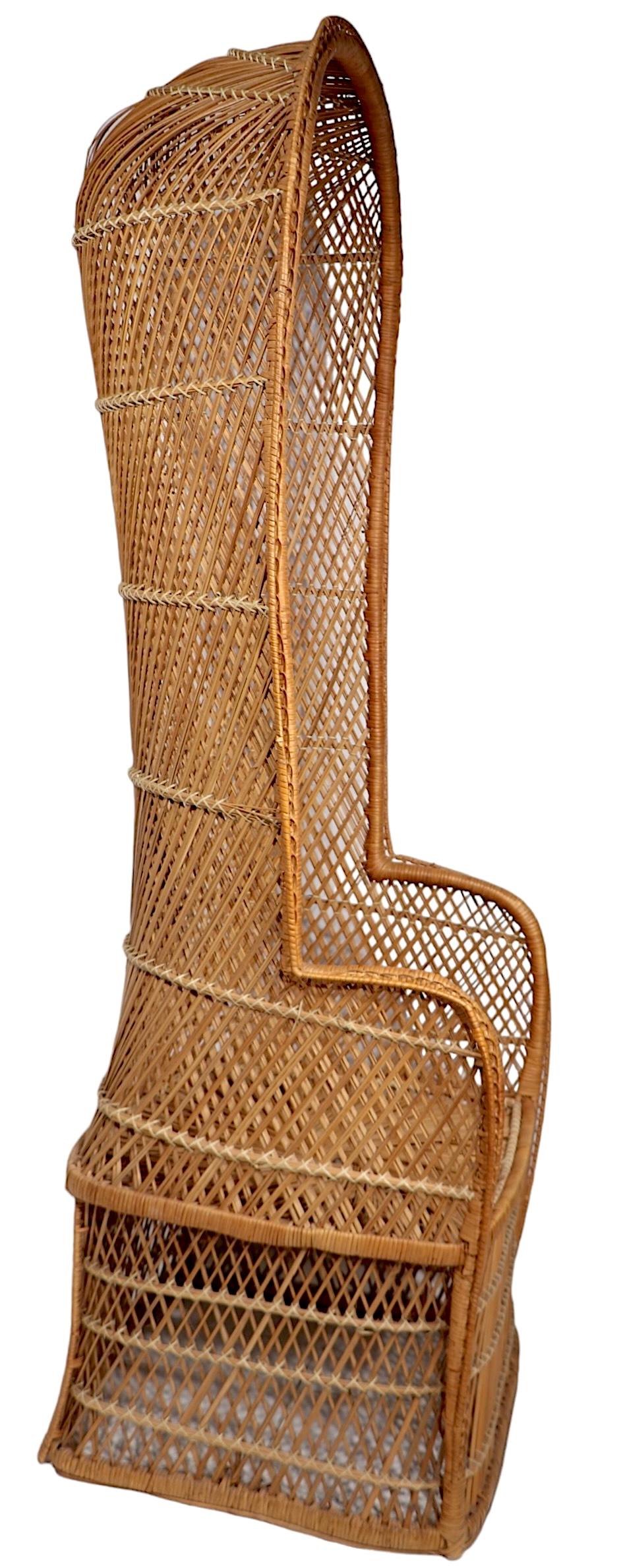 20ième siècle Mod Wicker High Back Dome Top  Chaise des années 1970 en vente