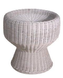 Table d'appoint en osier moderne attribuée à Eero Aarnio