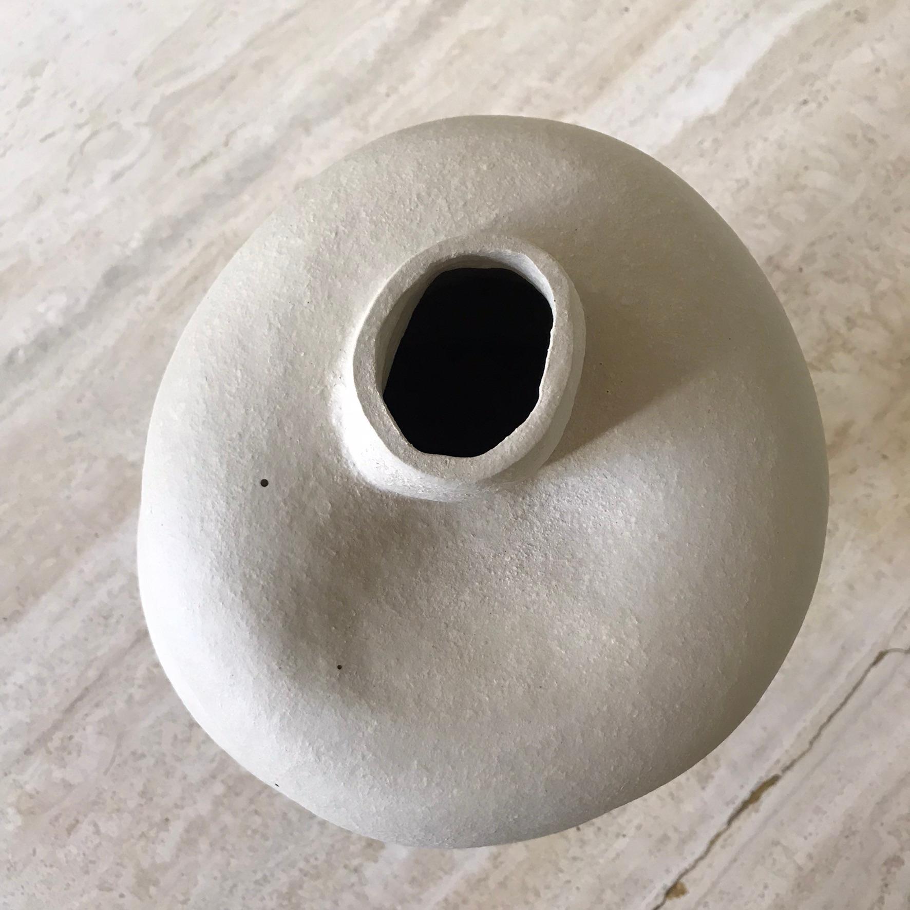 Modder You Rule Ceramic Sculpture by Françoise Jeffrey For Sale 3